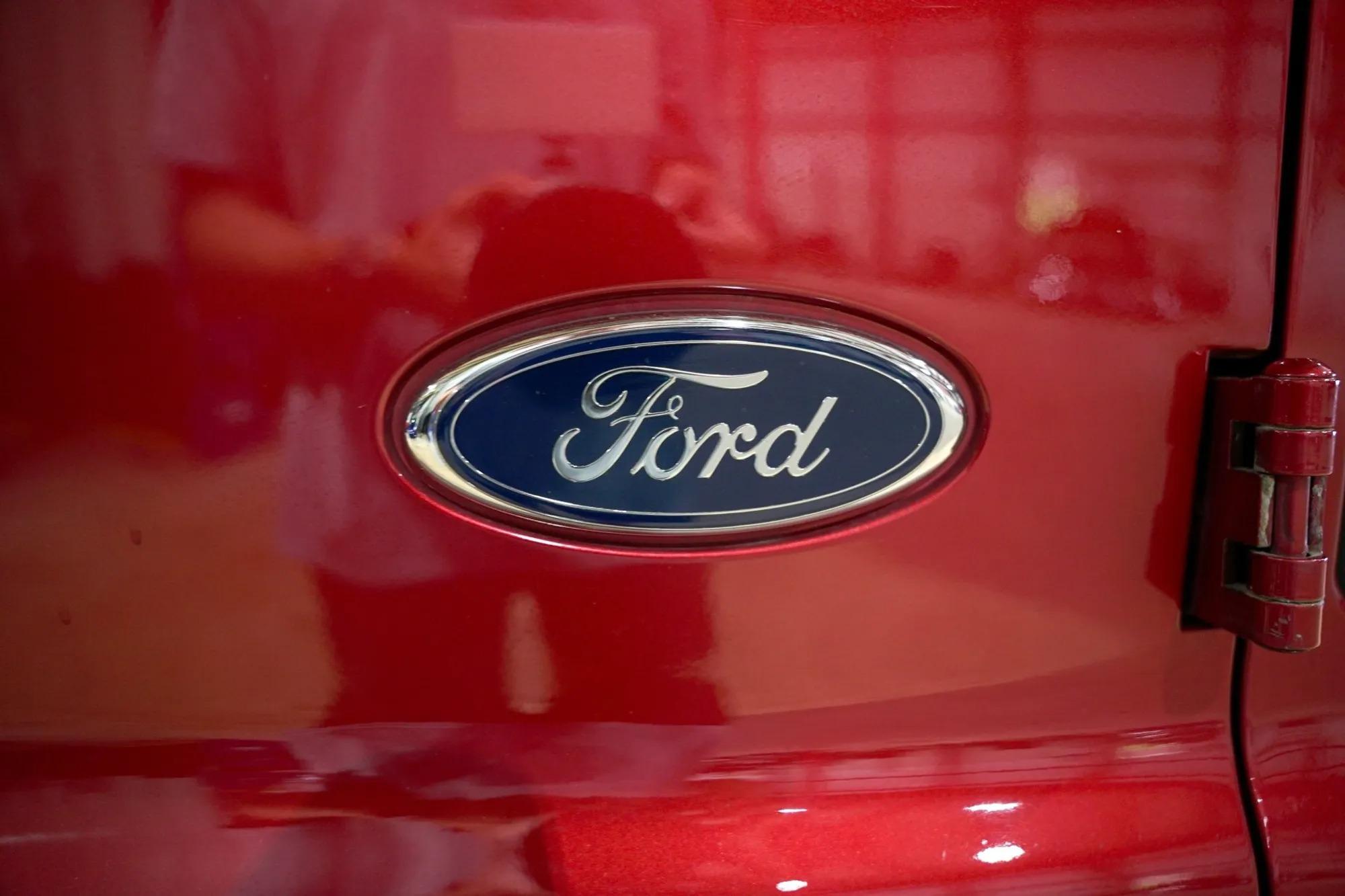 2004 Ford Excursion Eddie Bauer