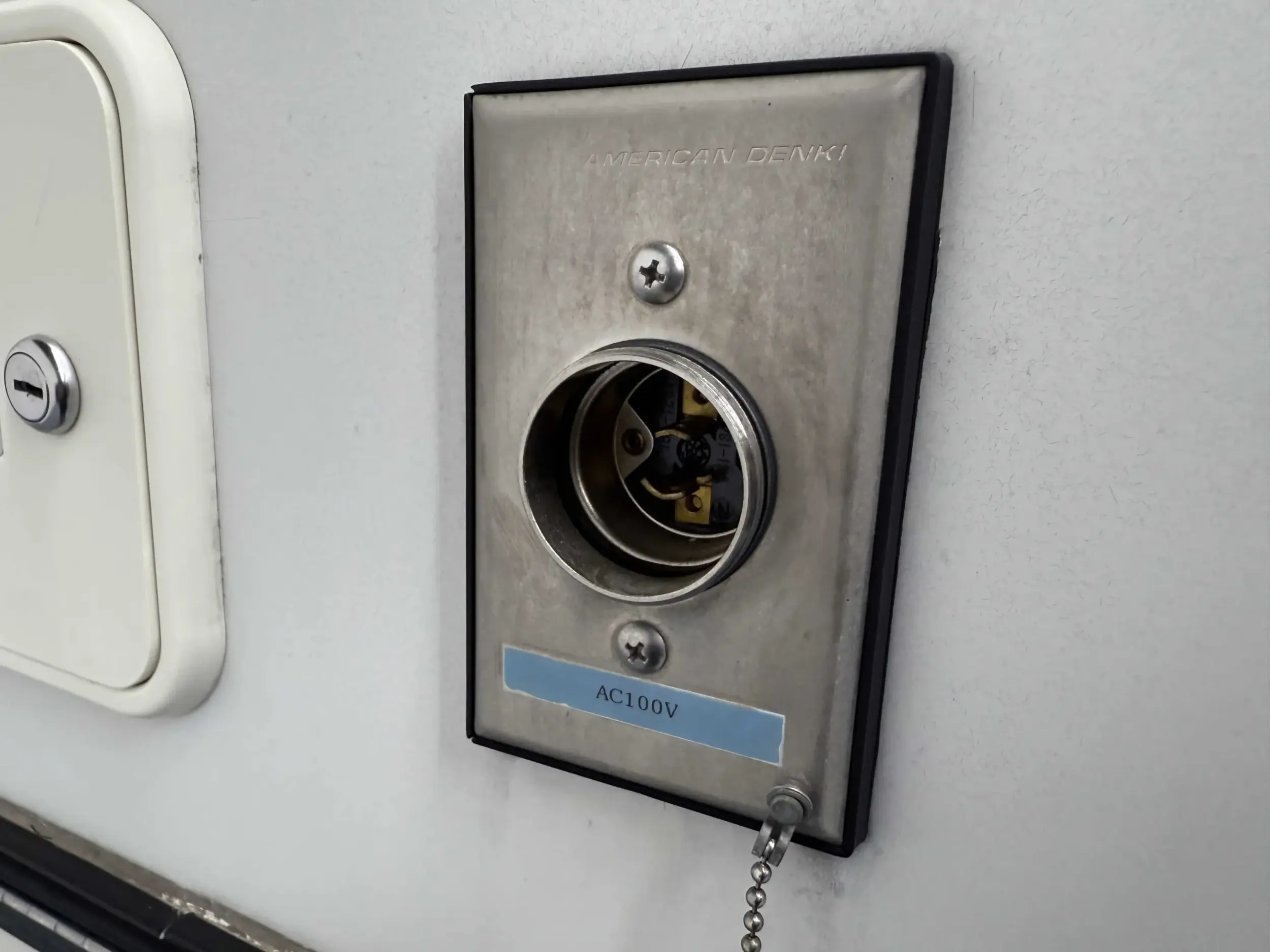 1992 Toyota TownAce Pop-Top Camper