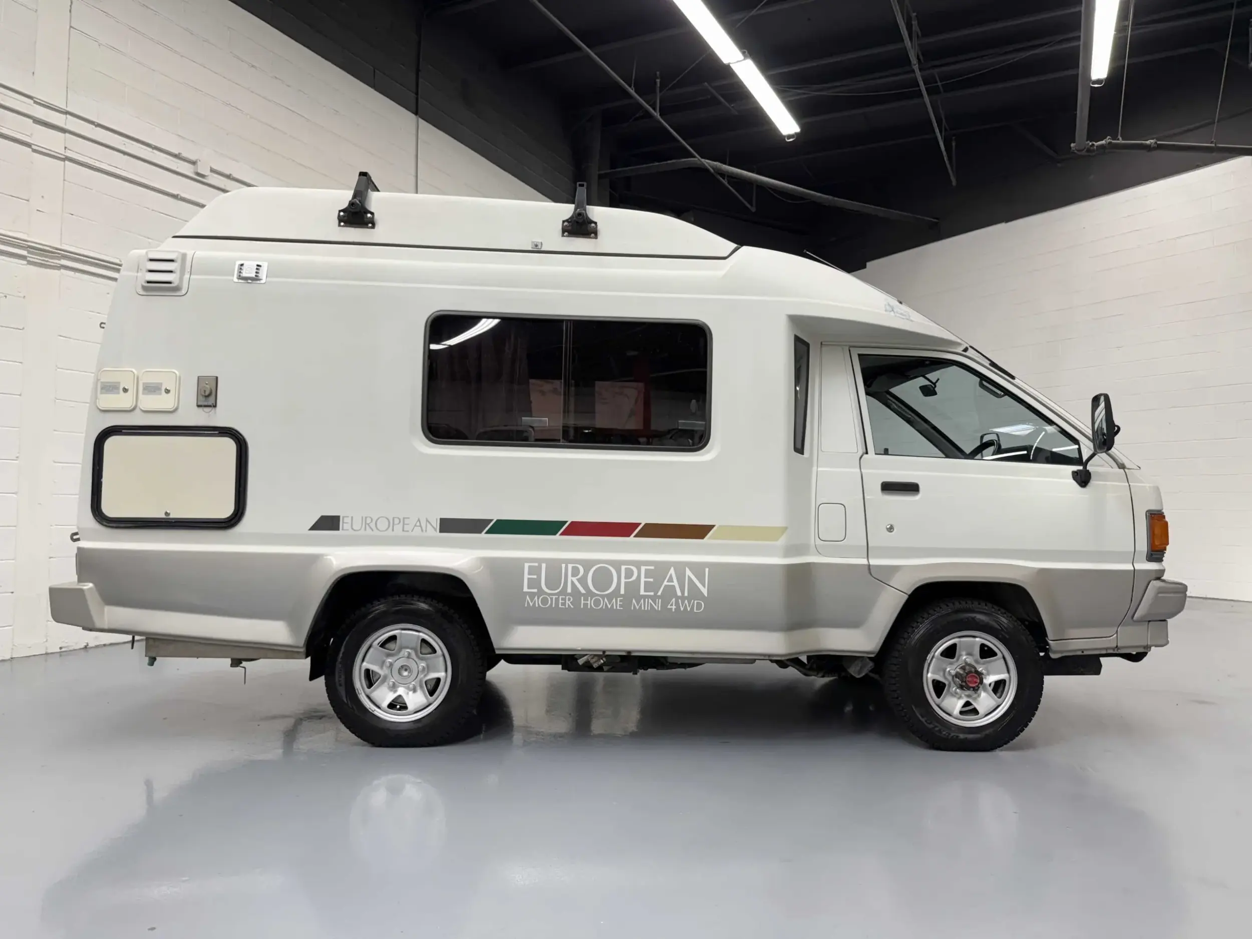 1992 Toyota TownAce Pop-Top Camper - 2