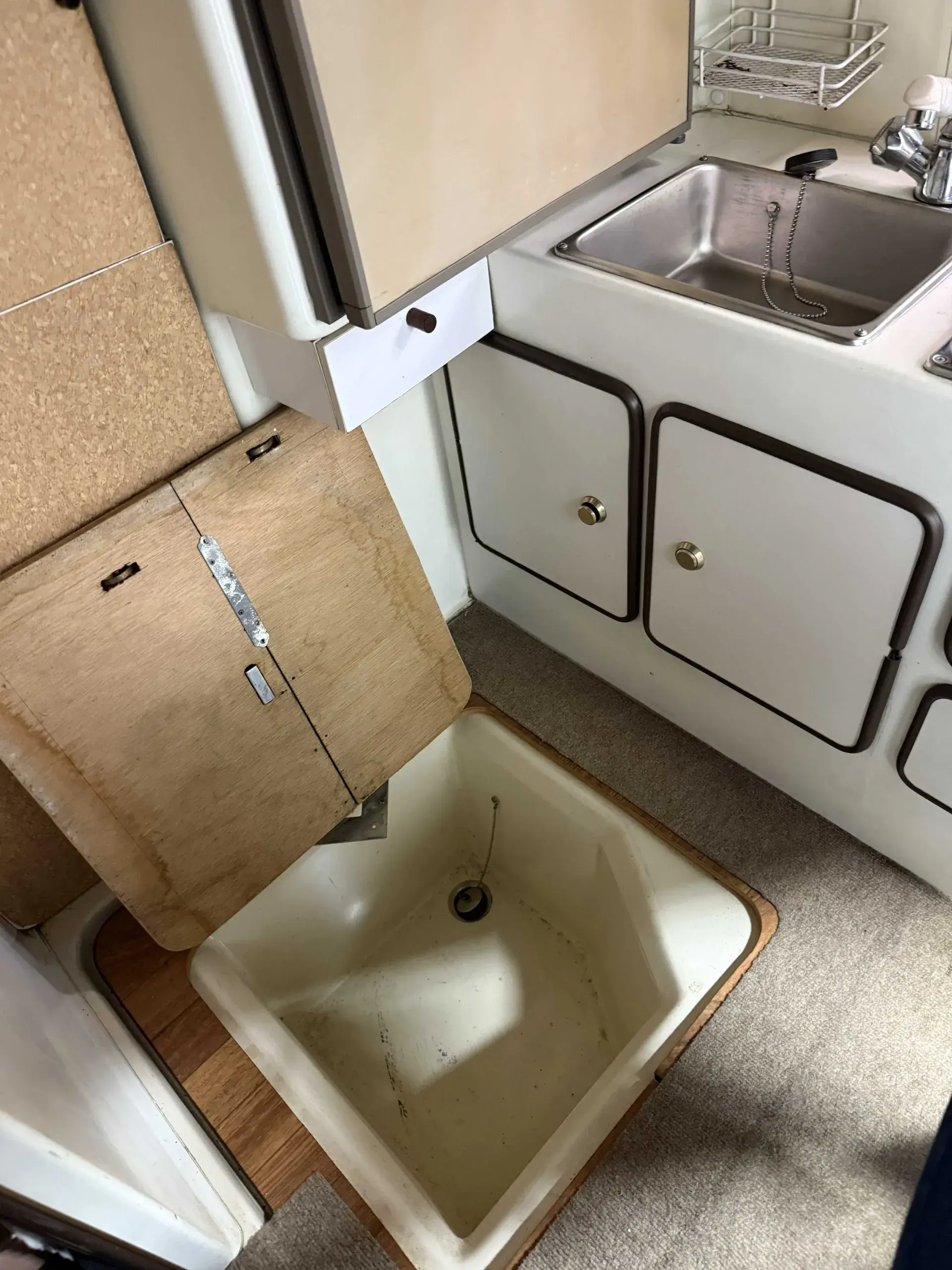 1992 Toyota TownAce Pop-Top Camper