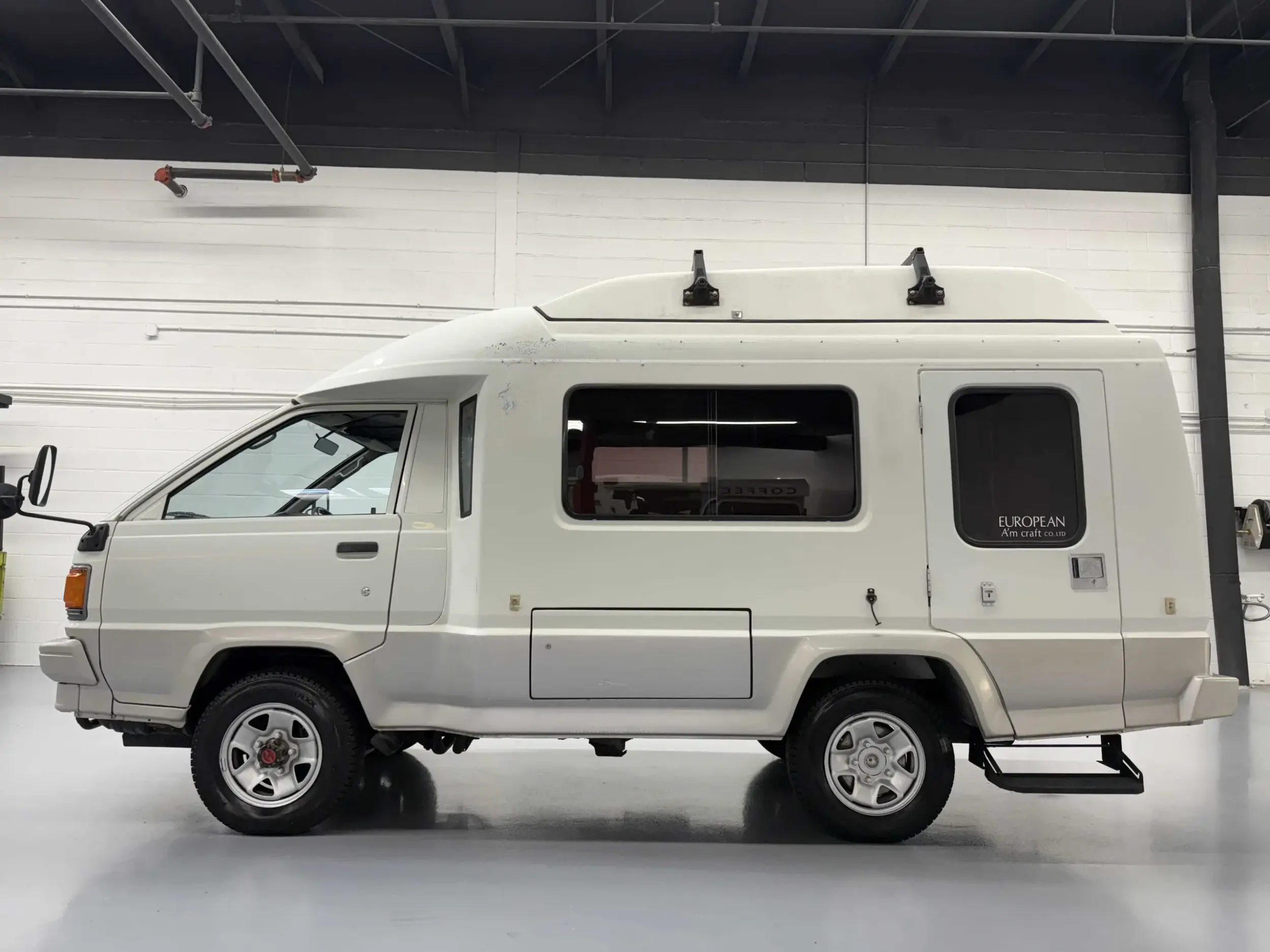 1992 Toyota TownAce Pop-Top Camper