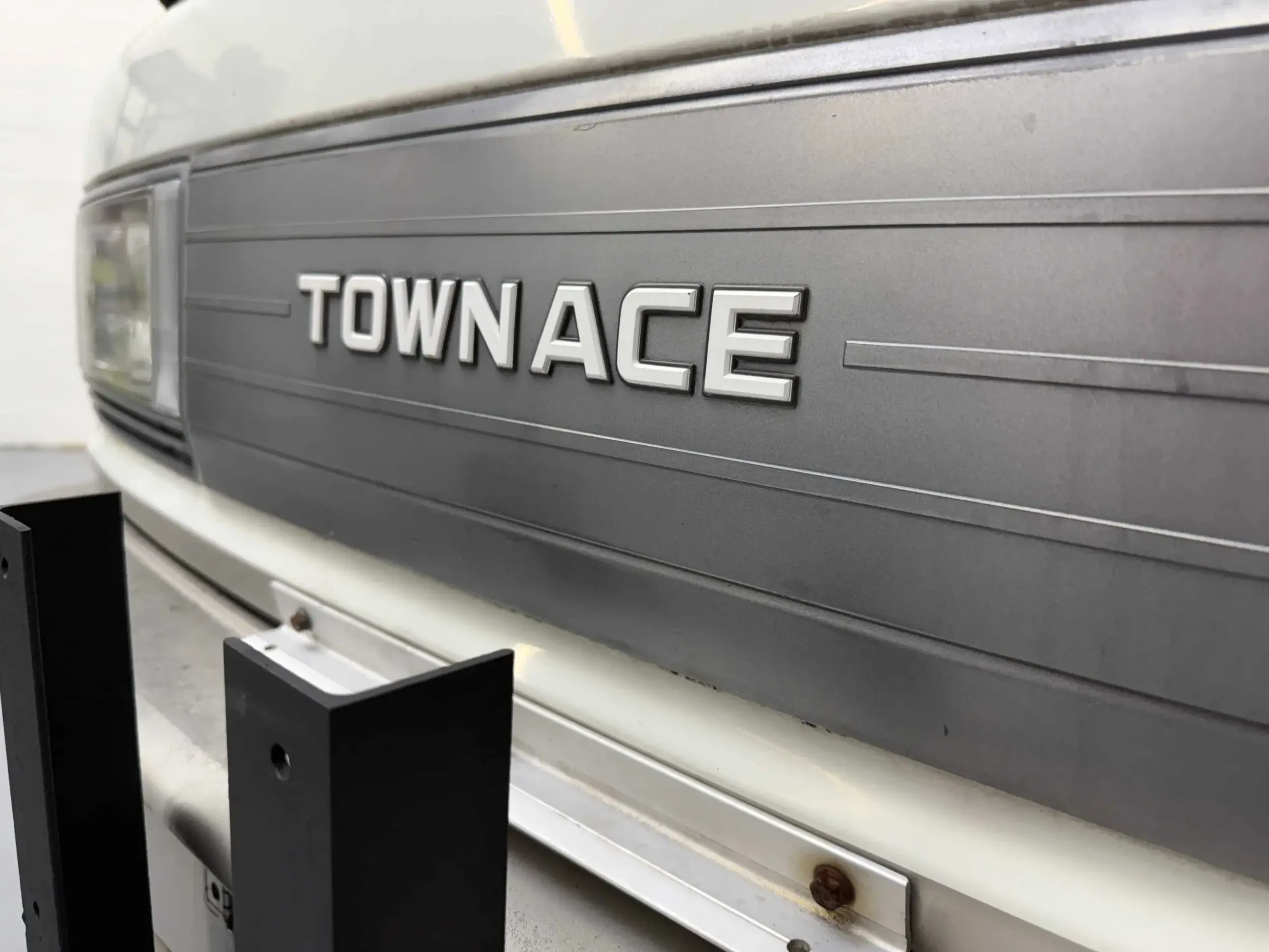 1992 Toyota TownAce Pop-Top Camper