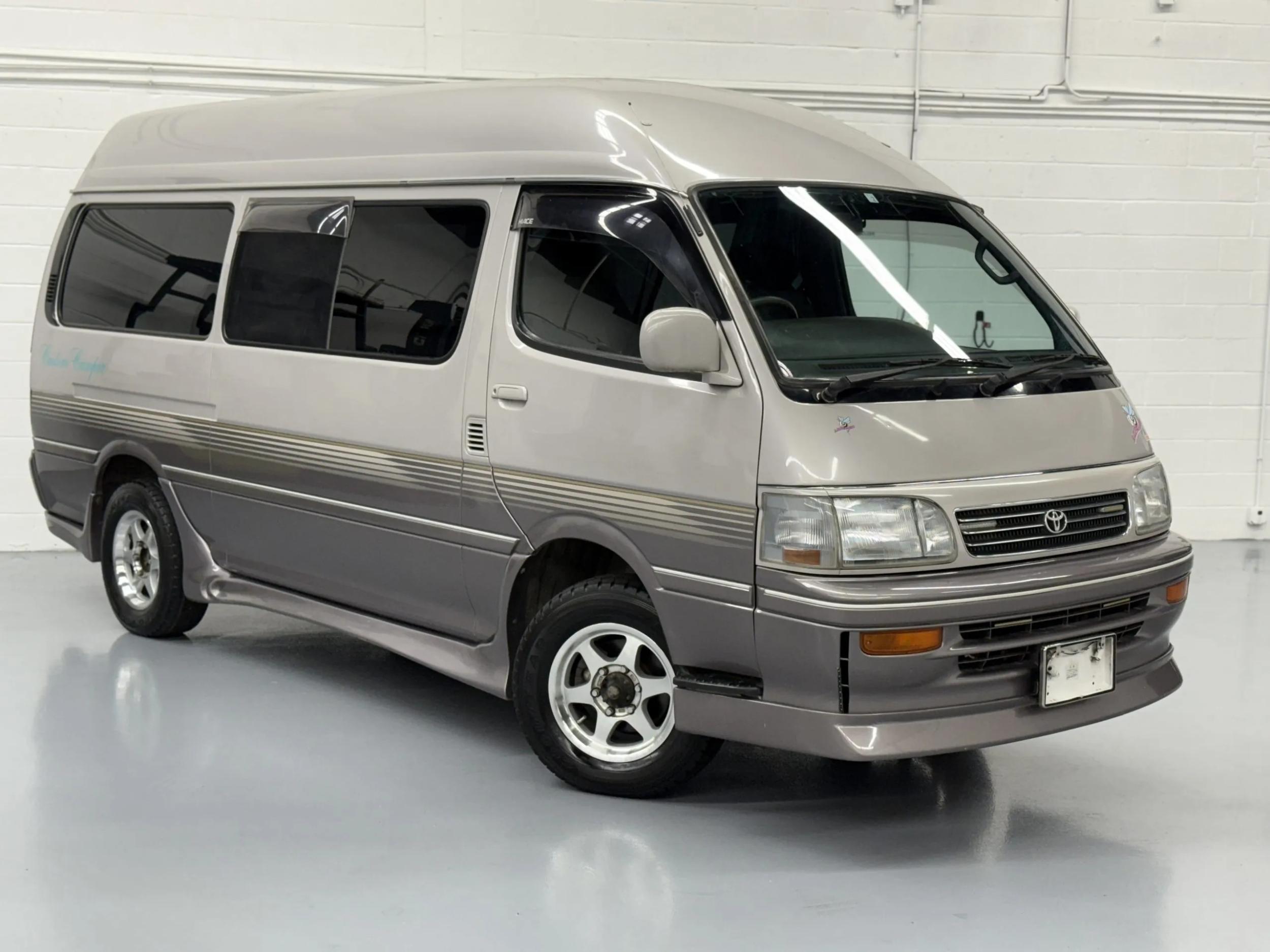  Toyota HiAce