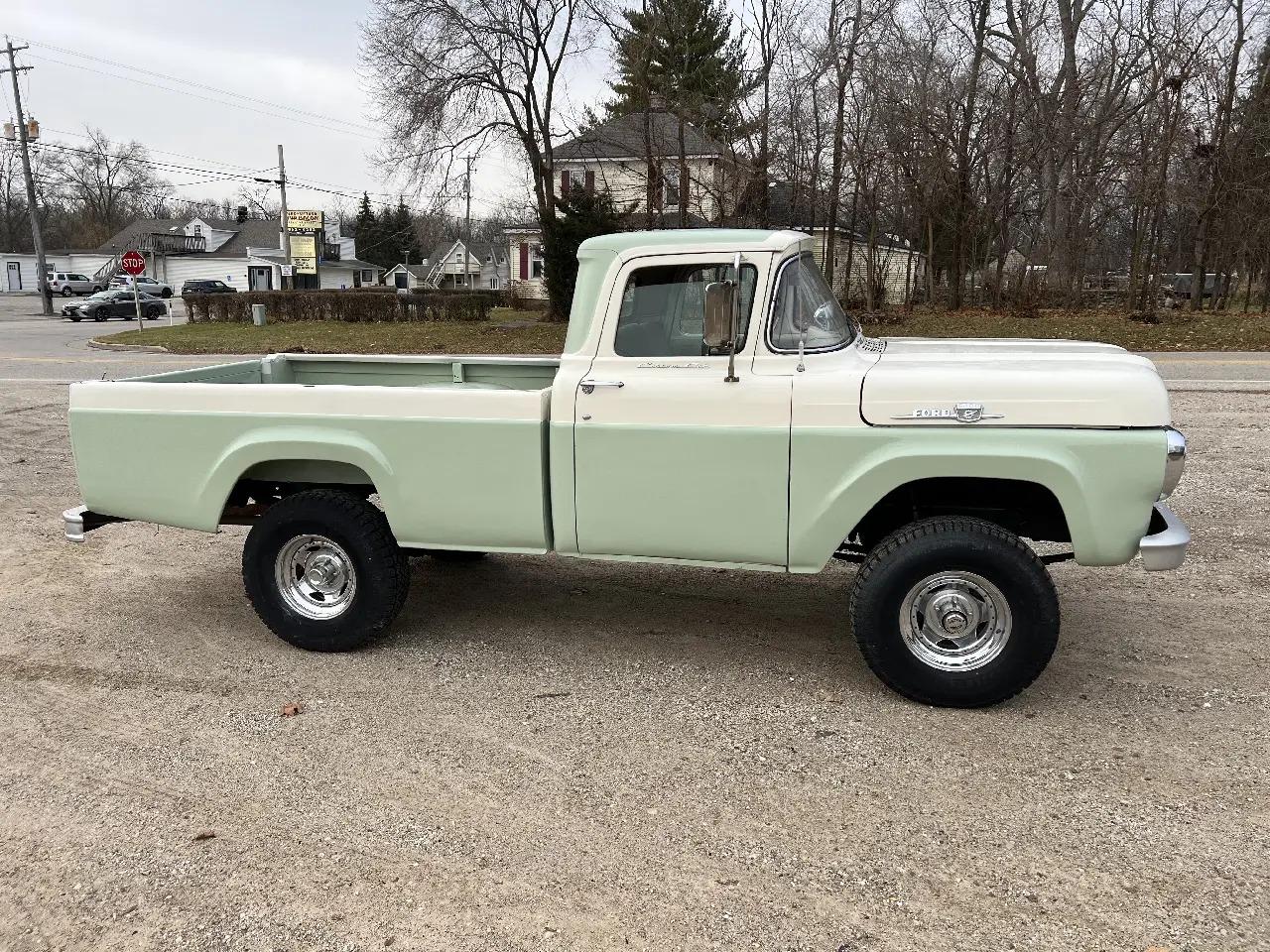  Ford F-100