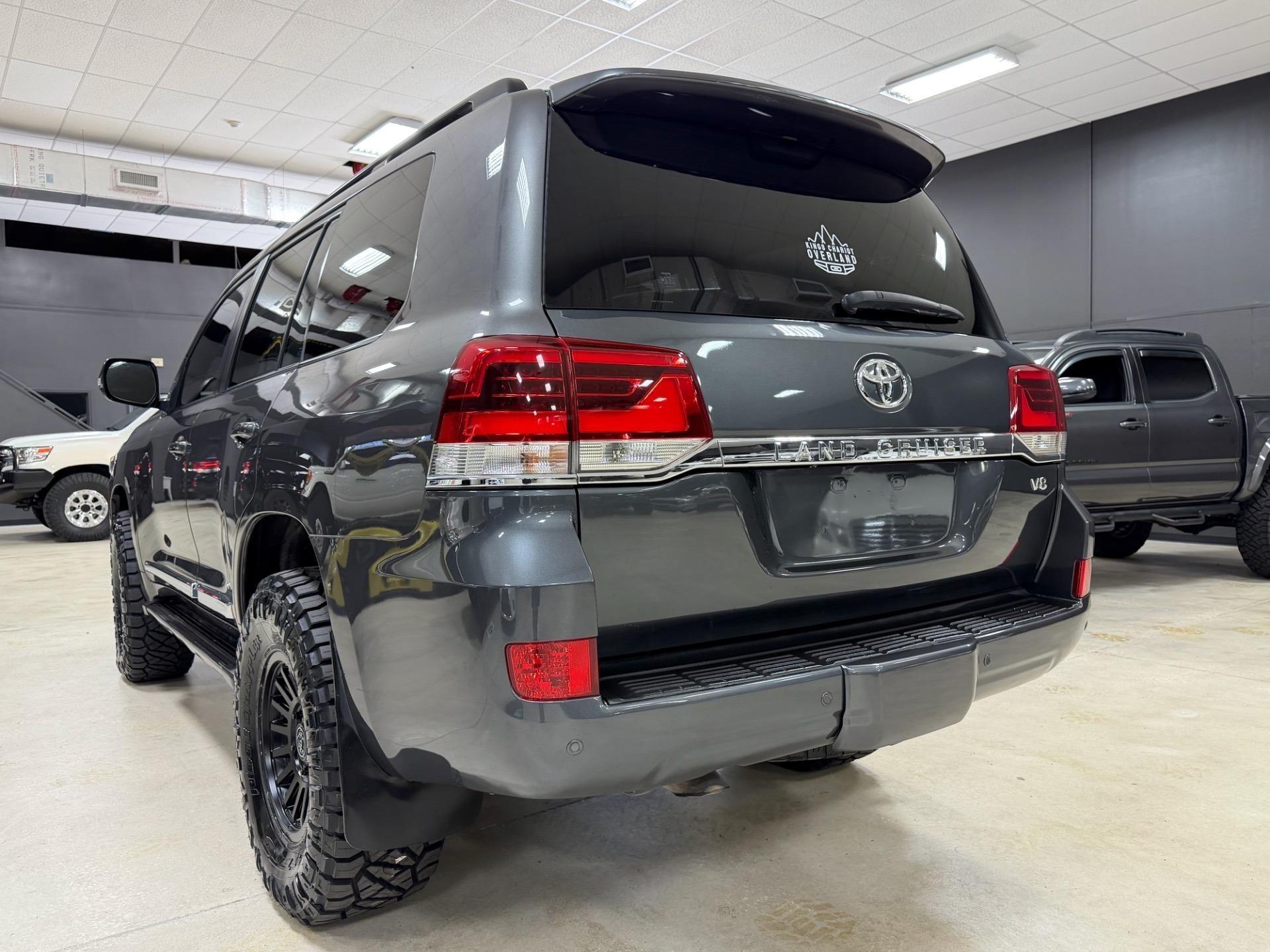 2016 Toyota Land Cruiser