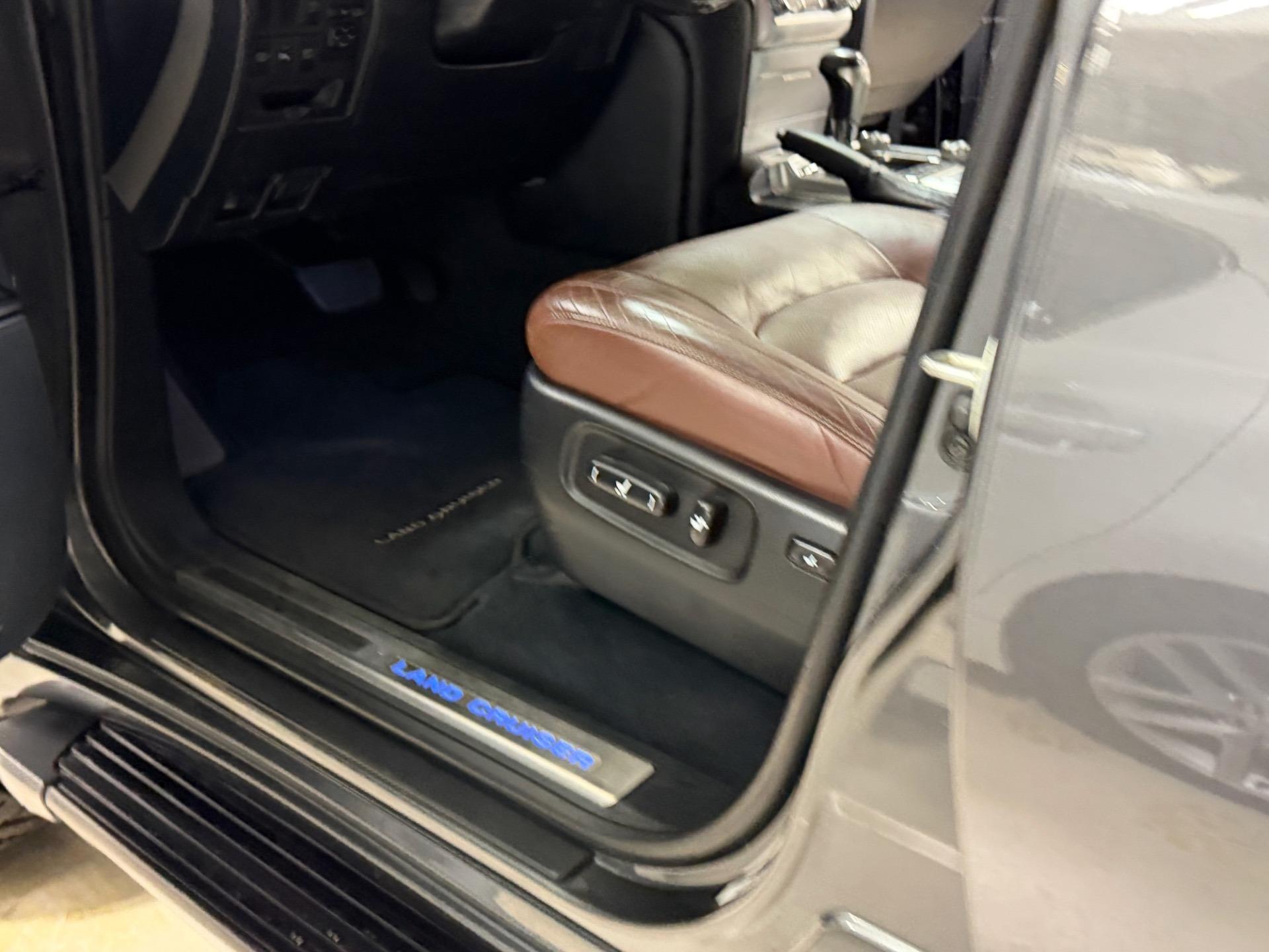 2016 Toyota Land Cruiser