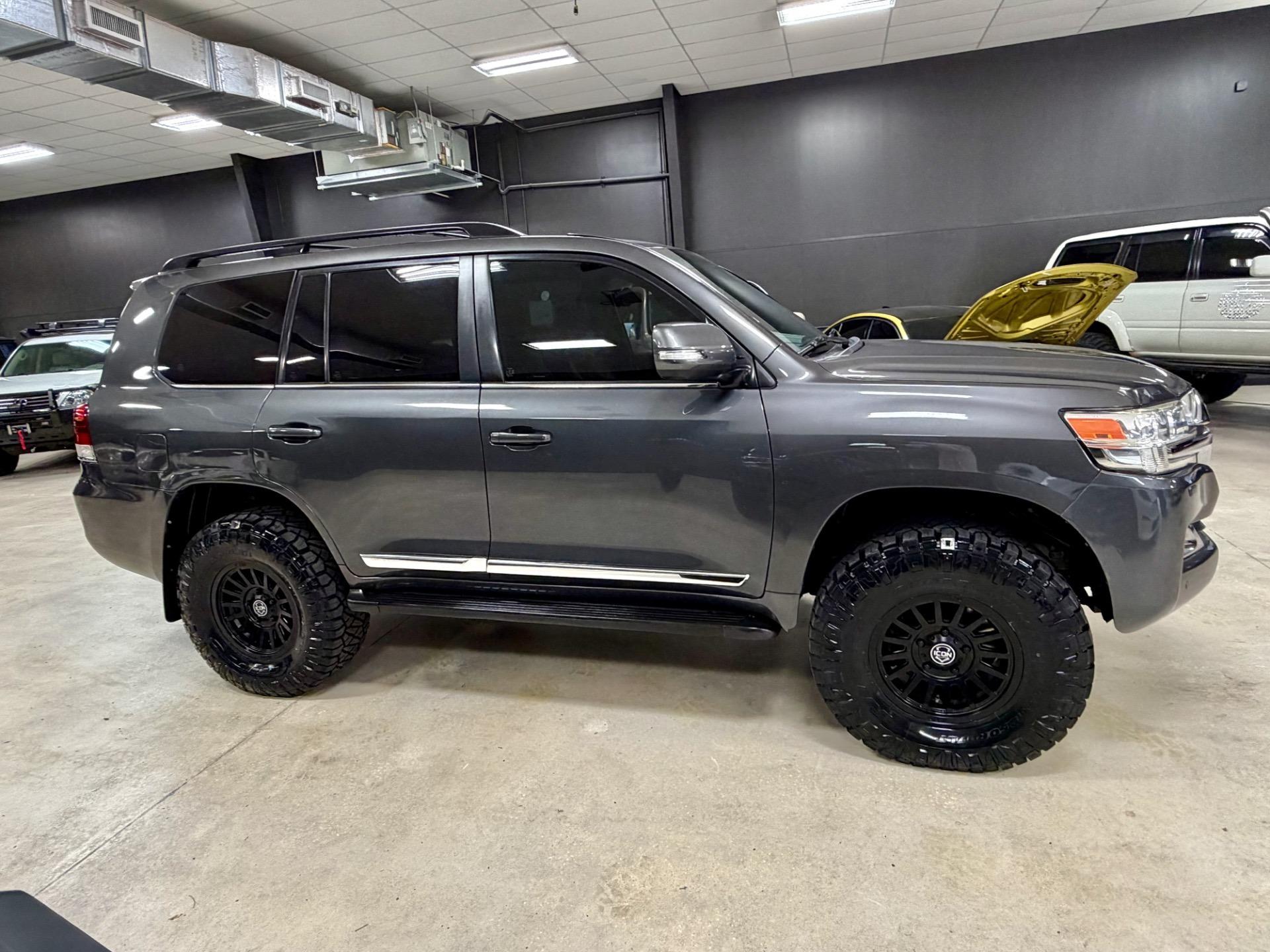 2016 Toyota Land Cruiser