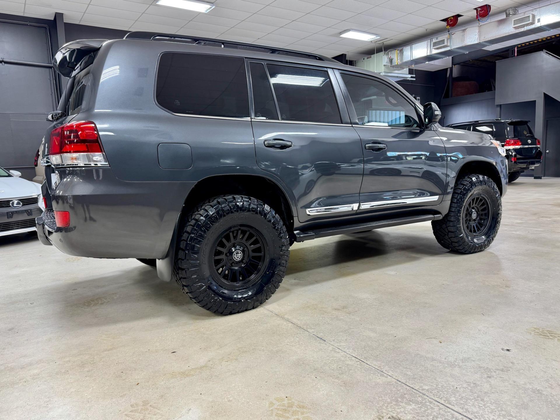 2016 Toyota Land Cruiser