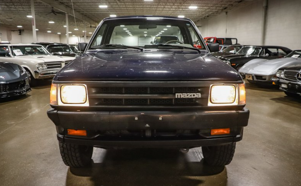 Sold: 1990 Mazda B2600i - 2