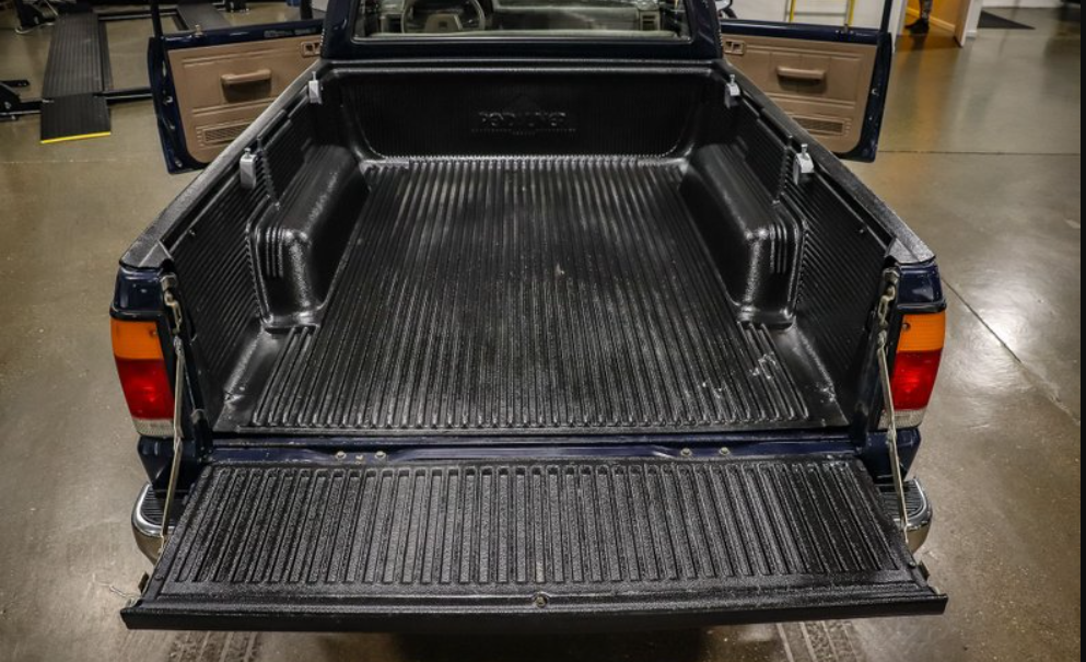 Sold: 1990 Mazda B2600i