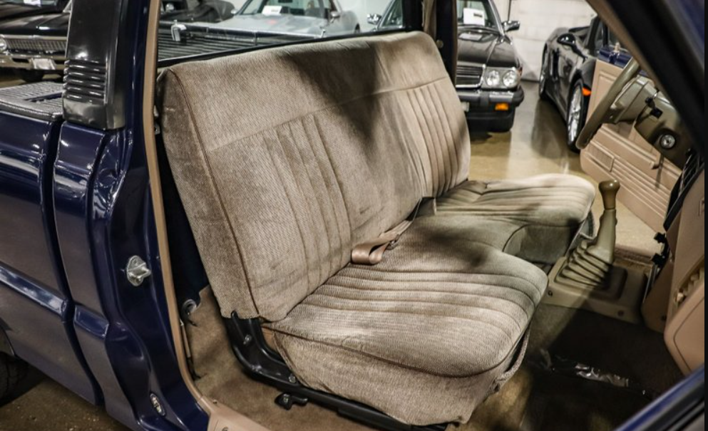 Sold: 1990 Mazda B2600i