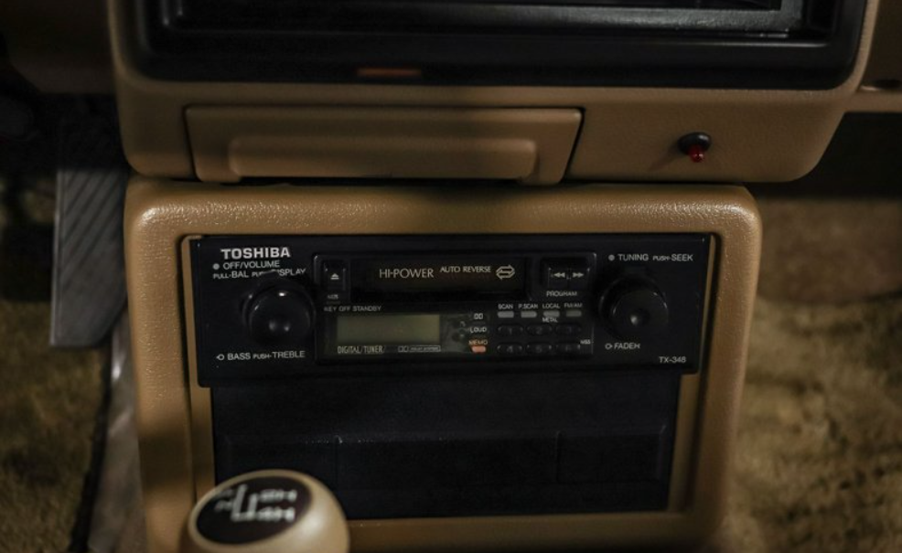 Sold: 1990 Mazda B2600i