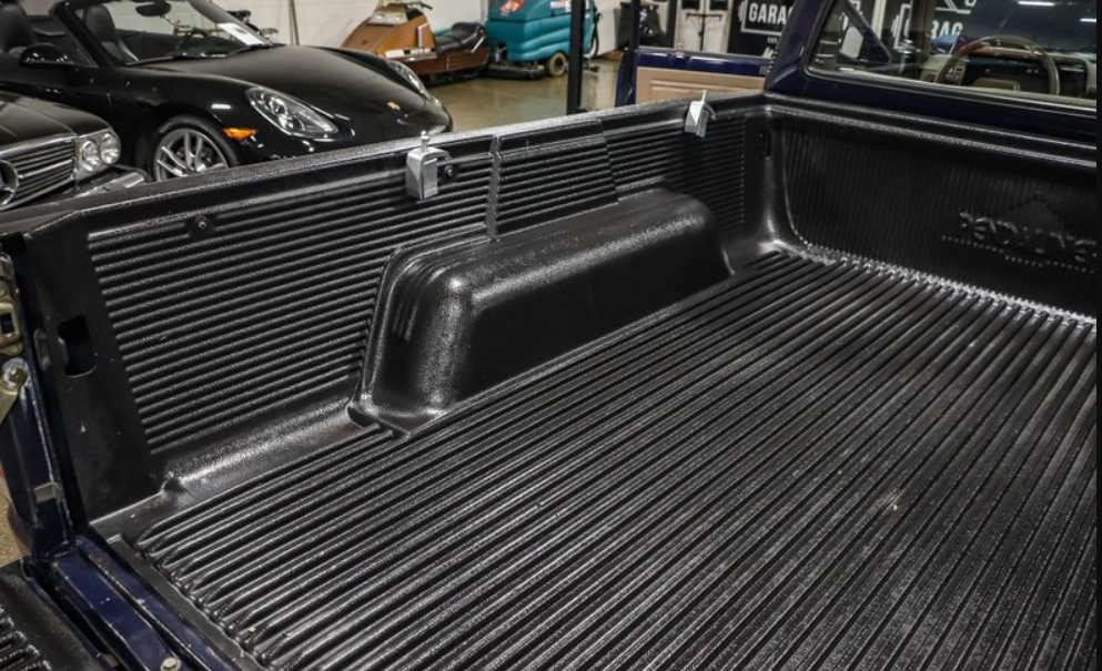 Sold: 1990 Mazda B2600i