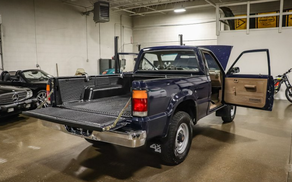 Sold: 1990 Mazda B2600i