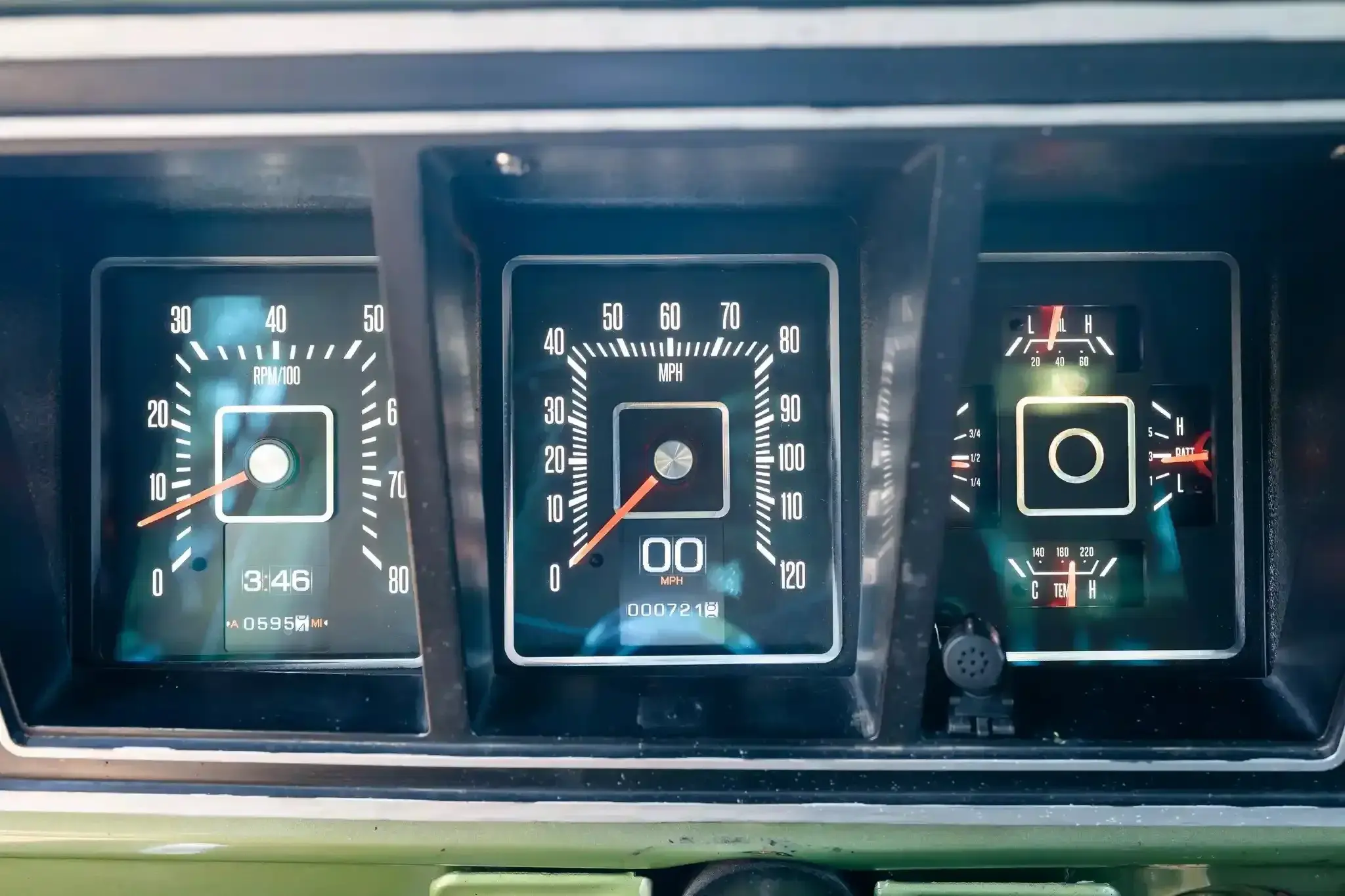 7.3L Turbo Diesel-Powered 1975 Ford F-250 4×4