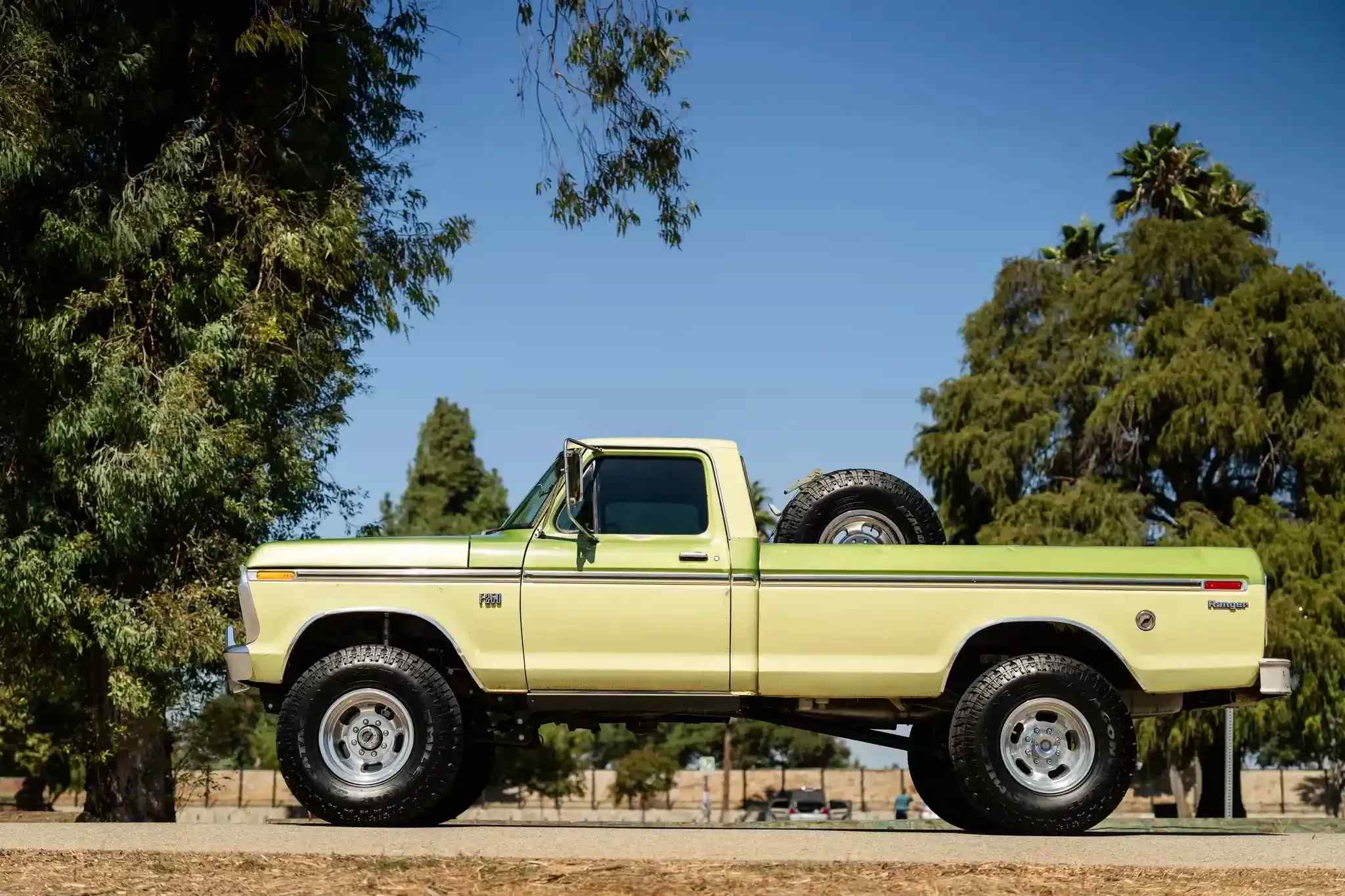 7.3L Turbo Diesel-Powered 1975 Ford F-250 4×4 - 4