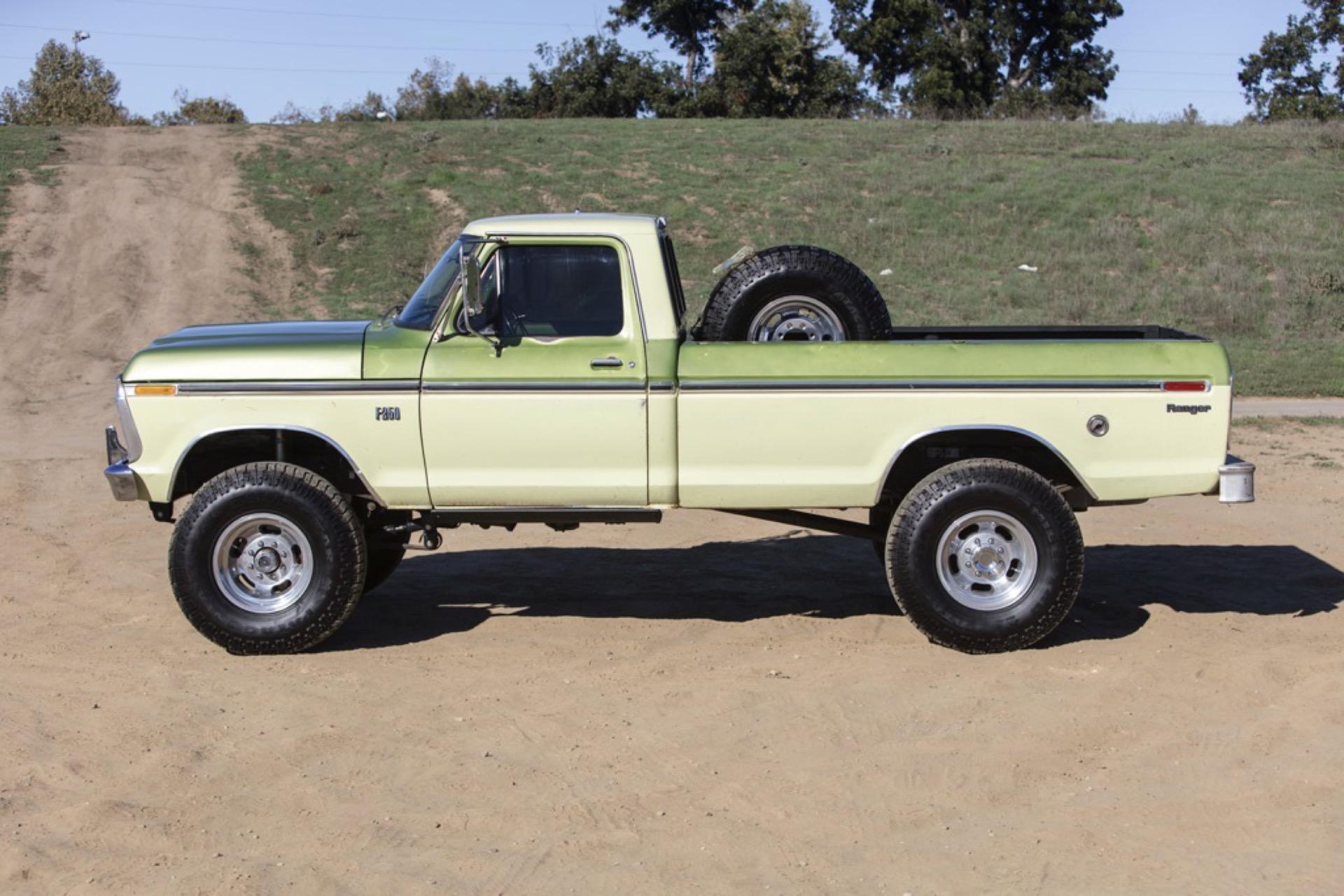 7.3L Turbo Diesel-Powered 1975 Ford F-250 4×4