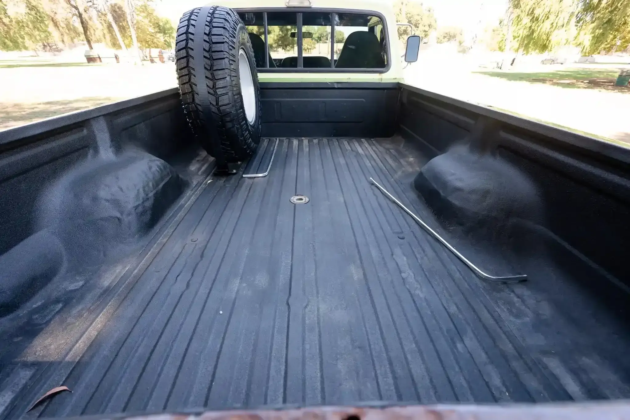 7.3L Turbo Diesel-Powered 1975 Ford F-250 4×4