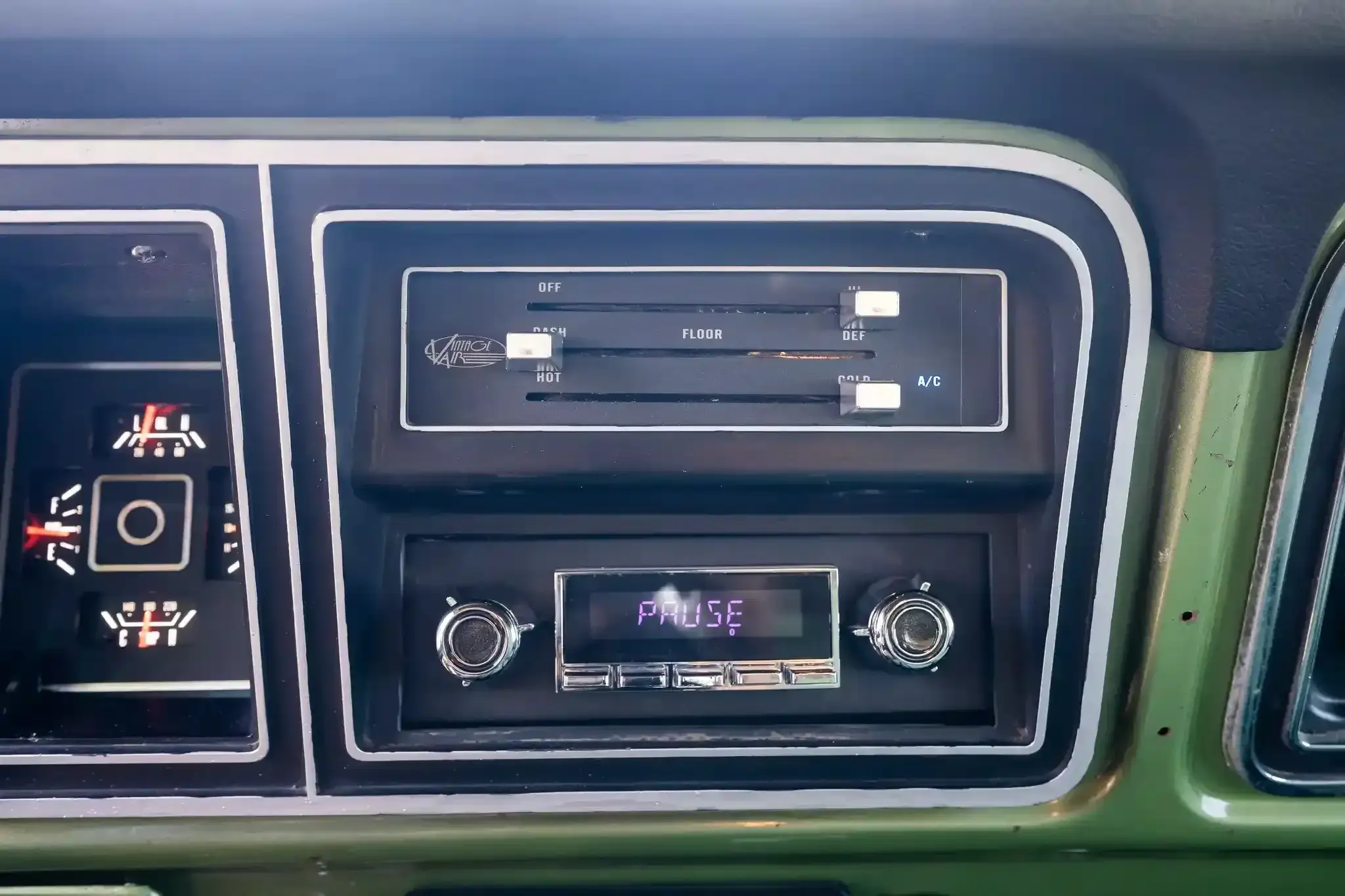 7.3L Turbo Diesel-Powered 1975 Ford F-250 4×4