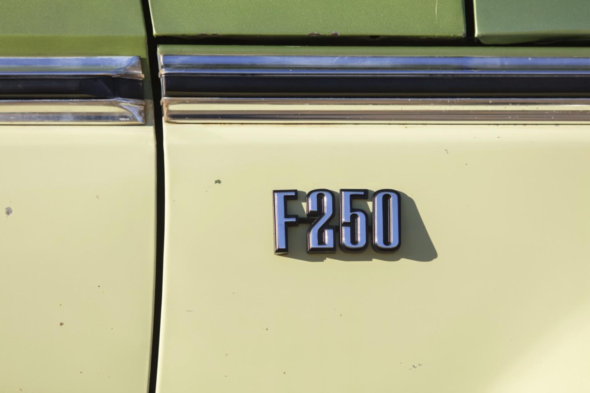 7.3L Turbo Diesel-Powered 1975 Ford F-250 4×4