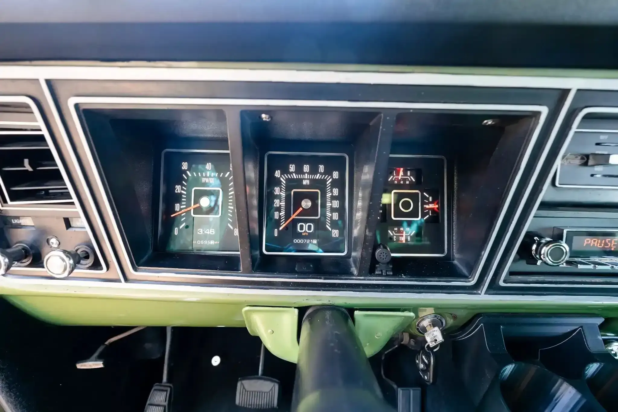 7.3L Turbo Diesel-Powered 1975 Ford F-250 4×4