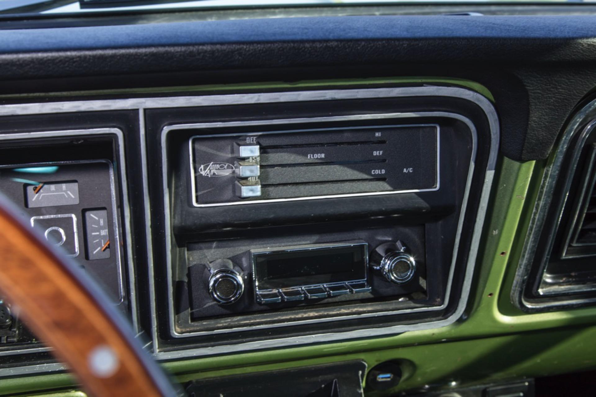 7.3L Turbo Diesel-Powered 1975 Ford F-250 4×4