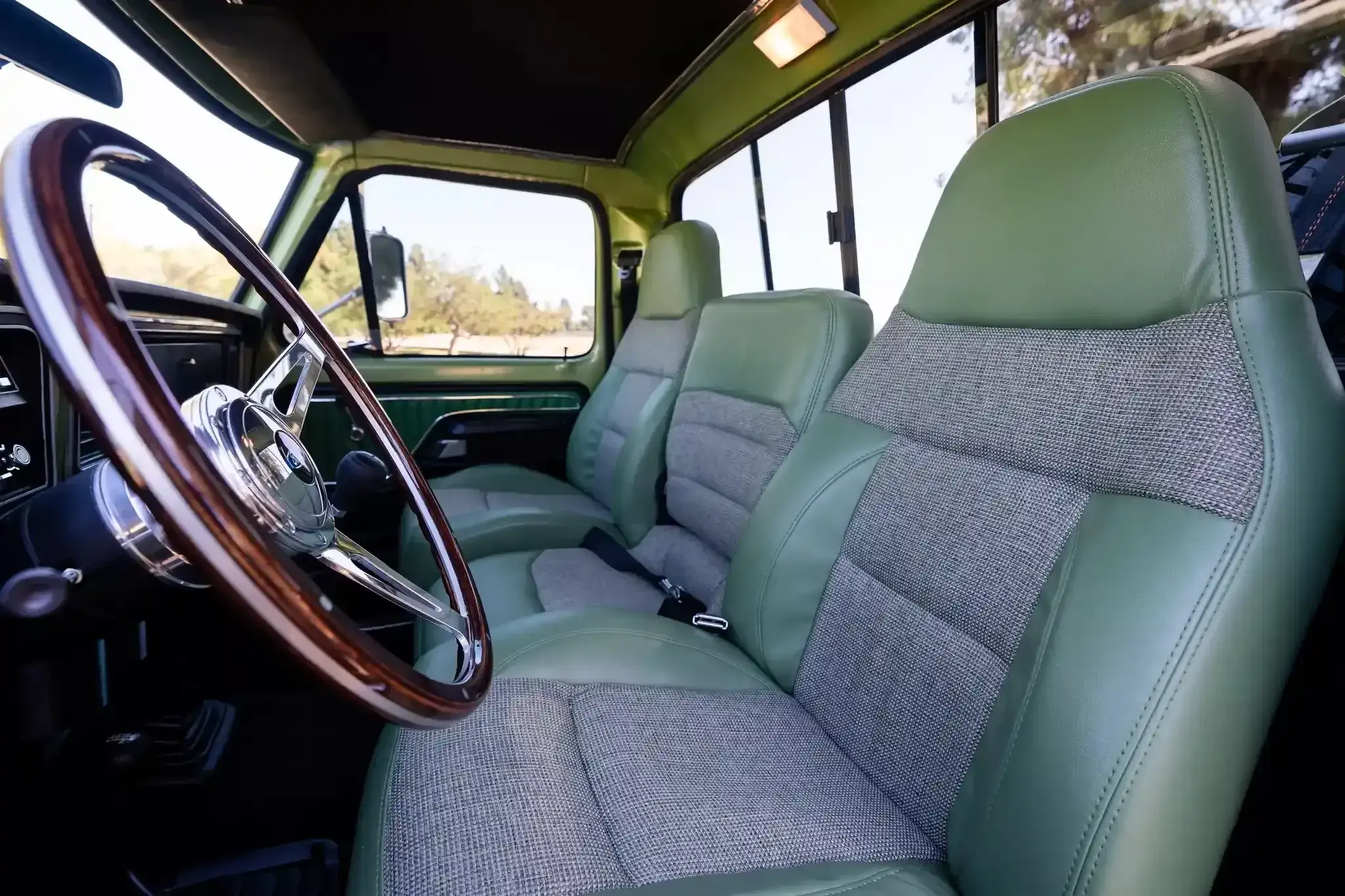 7.3L Turbo Diesel-Powered 1975 Ford F-250 4×4