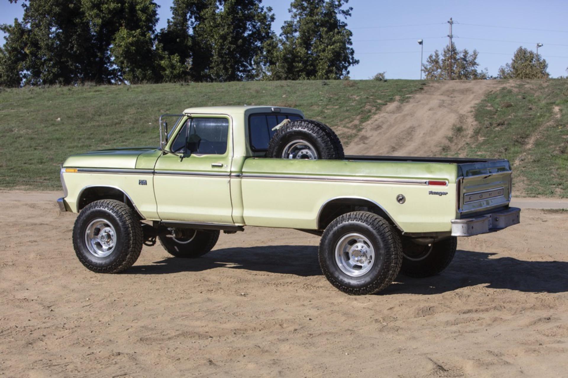 7.3L Turbo Diesel-Powered 1975 Ford F-250 4×4