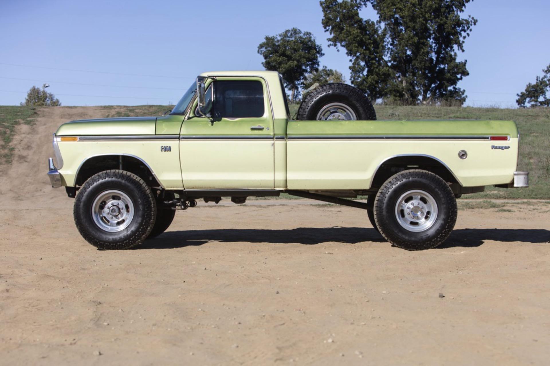 7.3L Turbo Diesel-Powered 1975 Ford F-250 4×4
