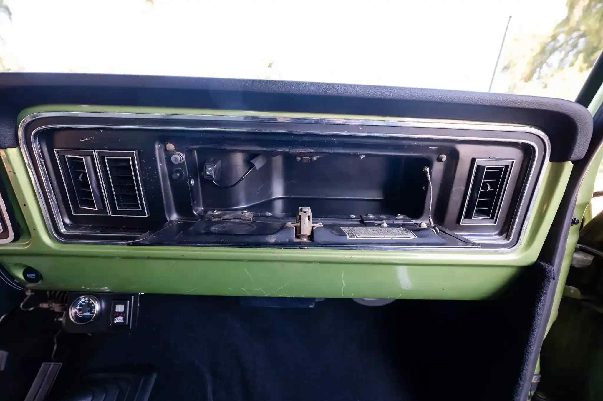 7.3L Turbo Diesel-Powered 1975 Ford F-250 4×4
