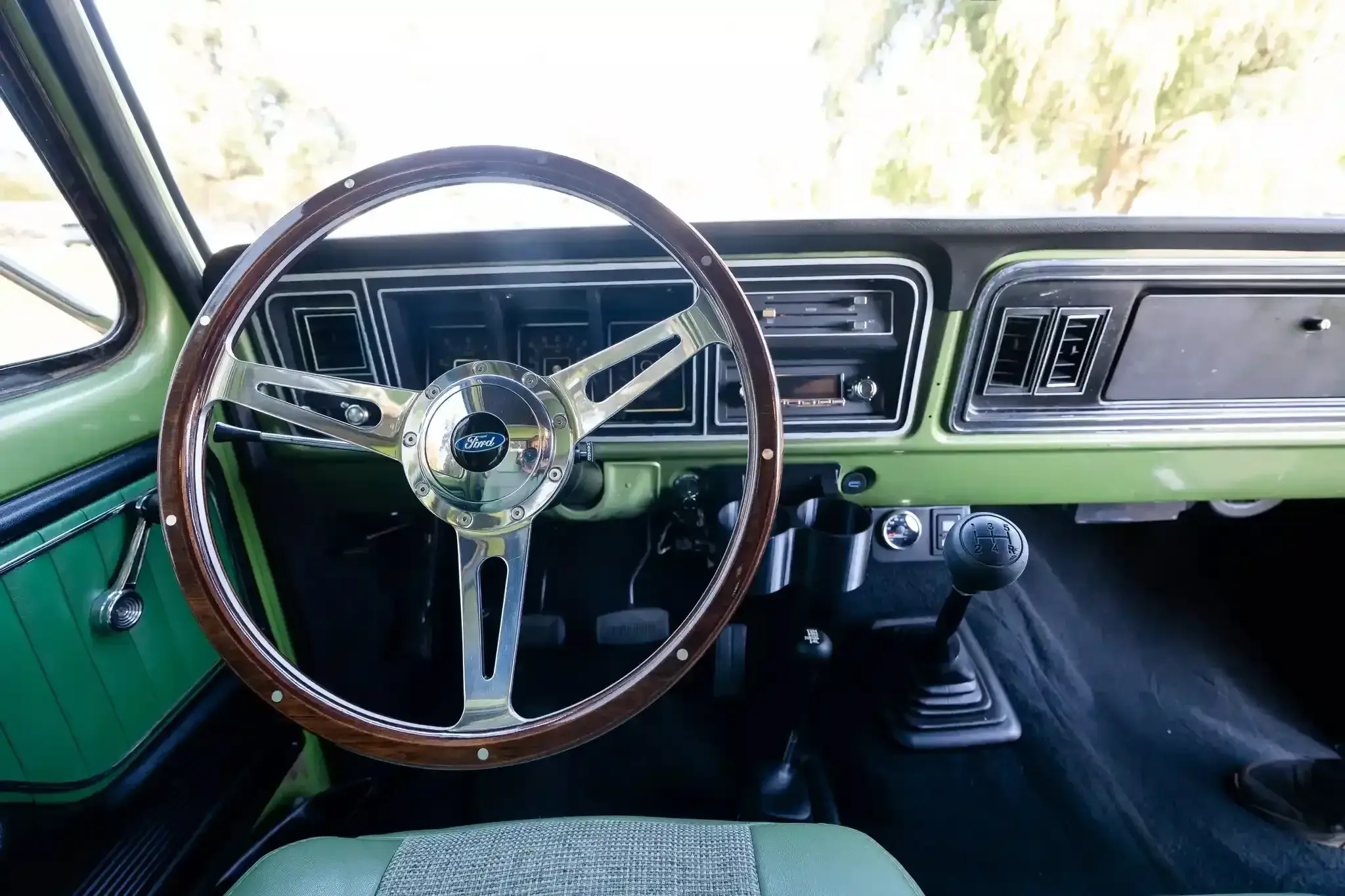 7.3L Turbo Diesel-Powered 1975 Ford F-250 4×4