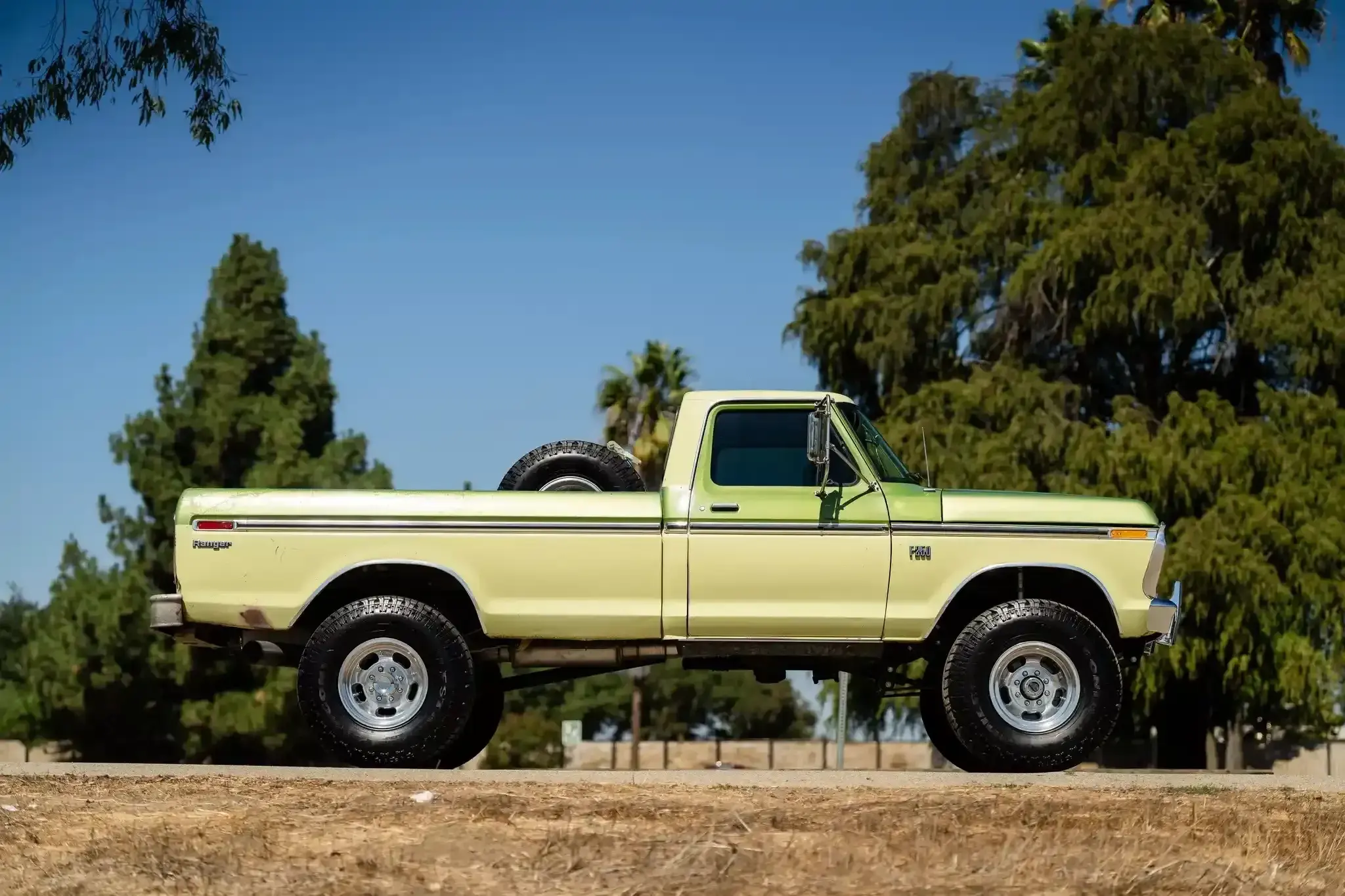 7.3L Turbo Diesel-Powered 1975 Ford F-250 4×4