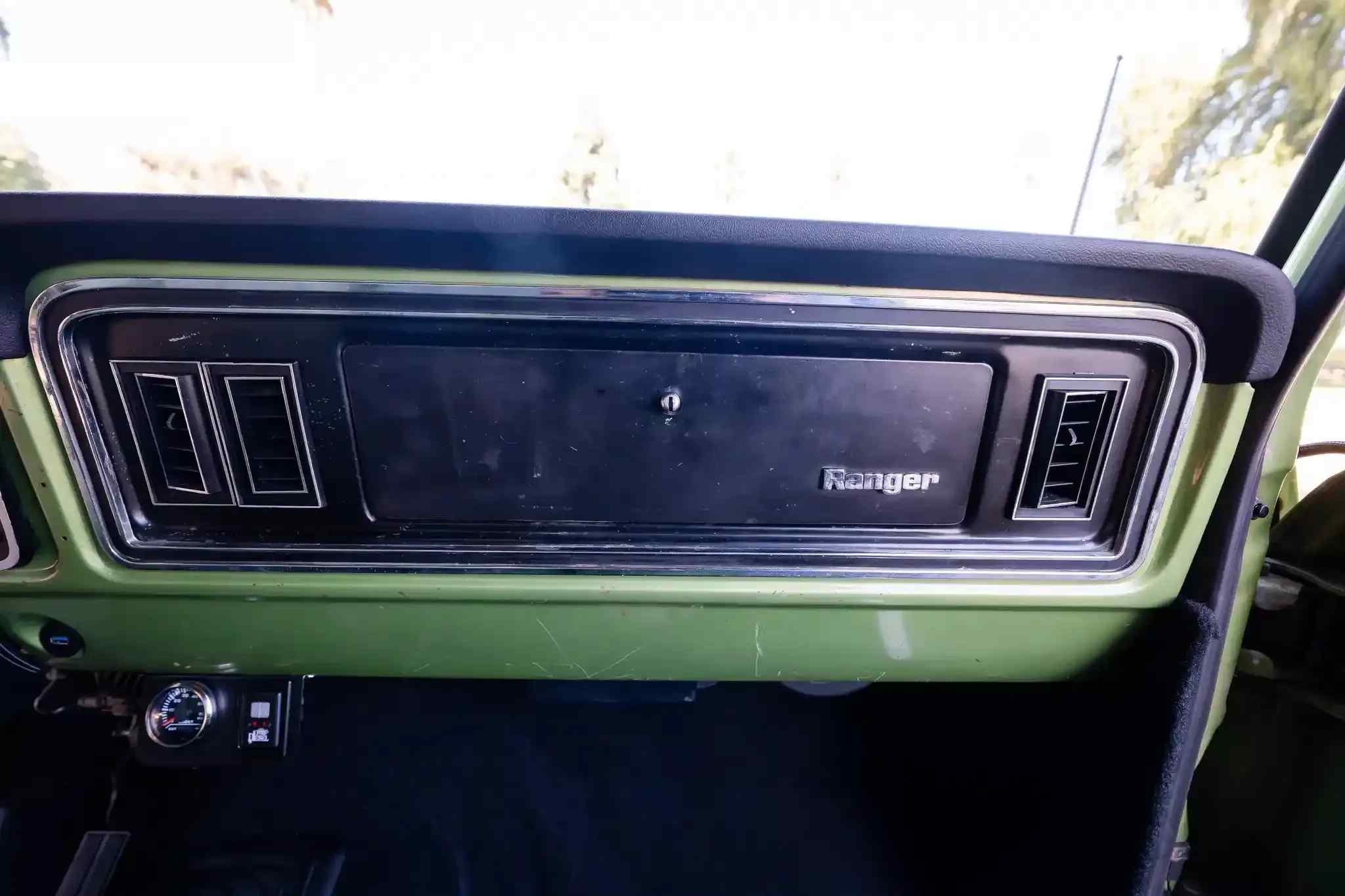 7.3L Turbo Diesel-Powered 1975 Ford F-250 4×4