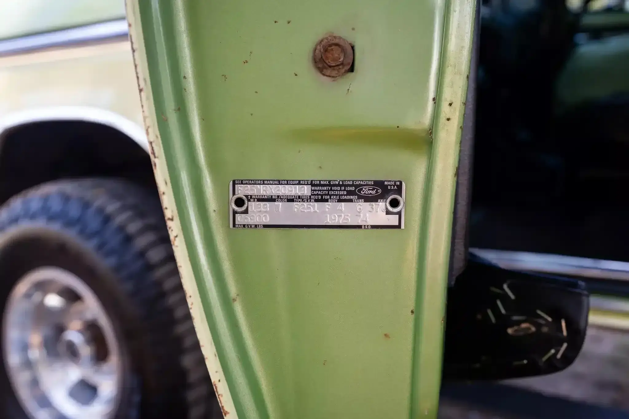 7.3L Turbo Diesel-Powered 1975 Ford F-250 4×4