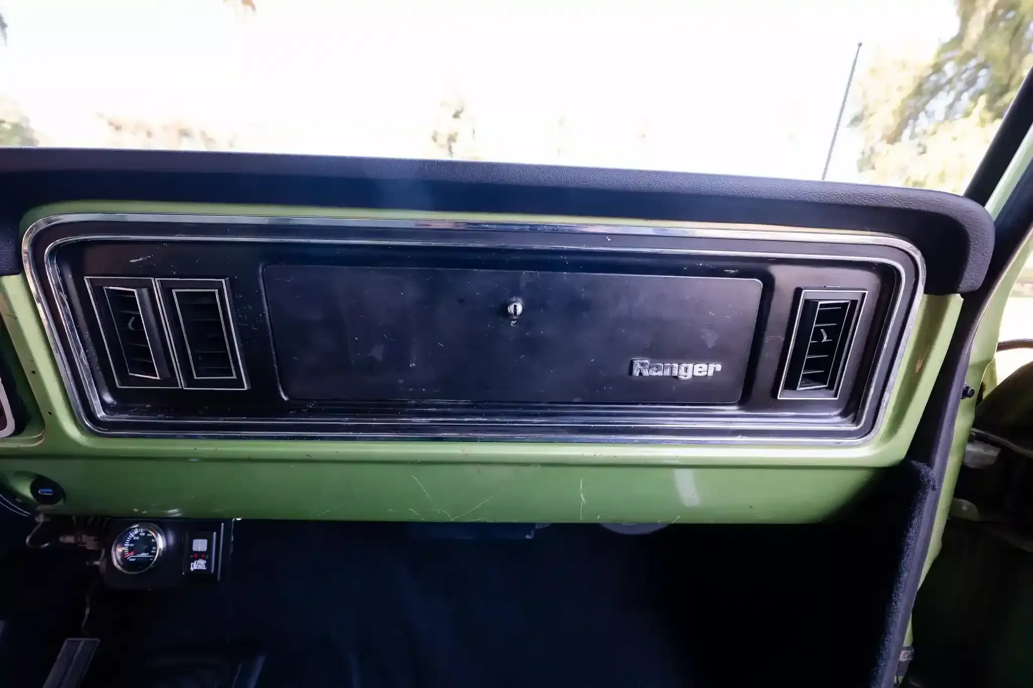 7.3L Turbo Diesel-Powered 1975 Ford F-250 4×4