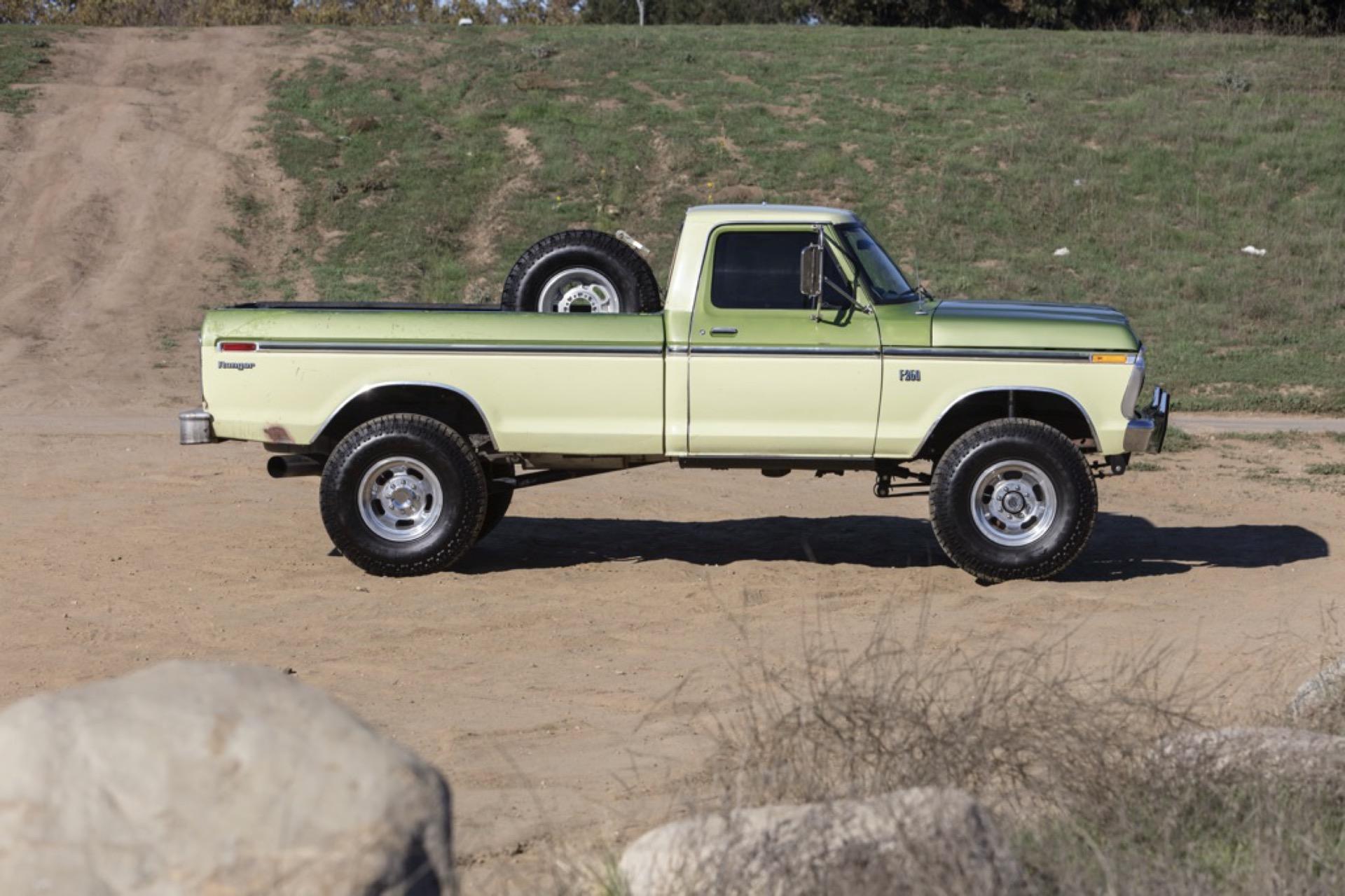 7.3L Turbo Diesel-Powered 1975 Ford F-250 4×4