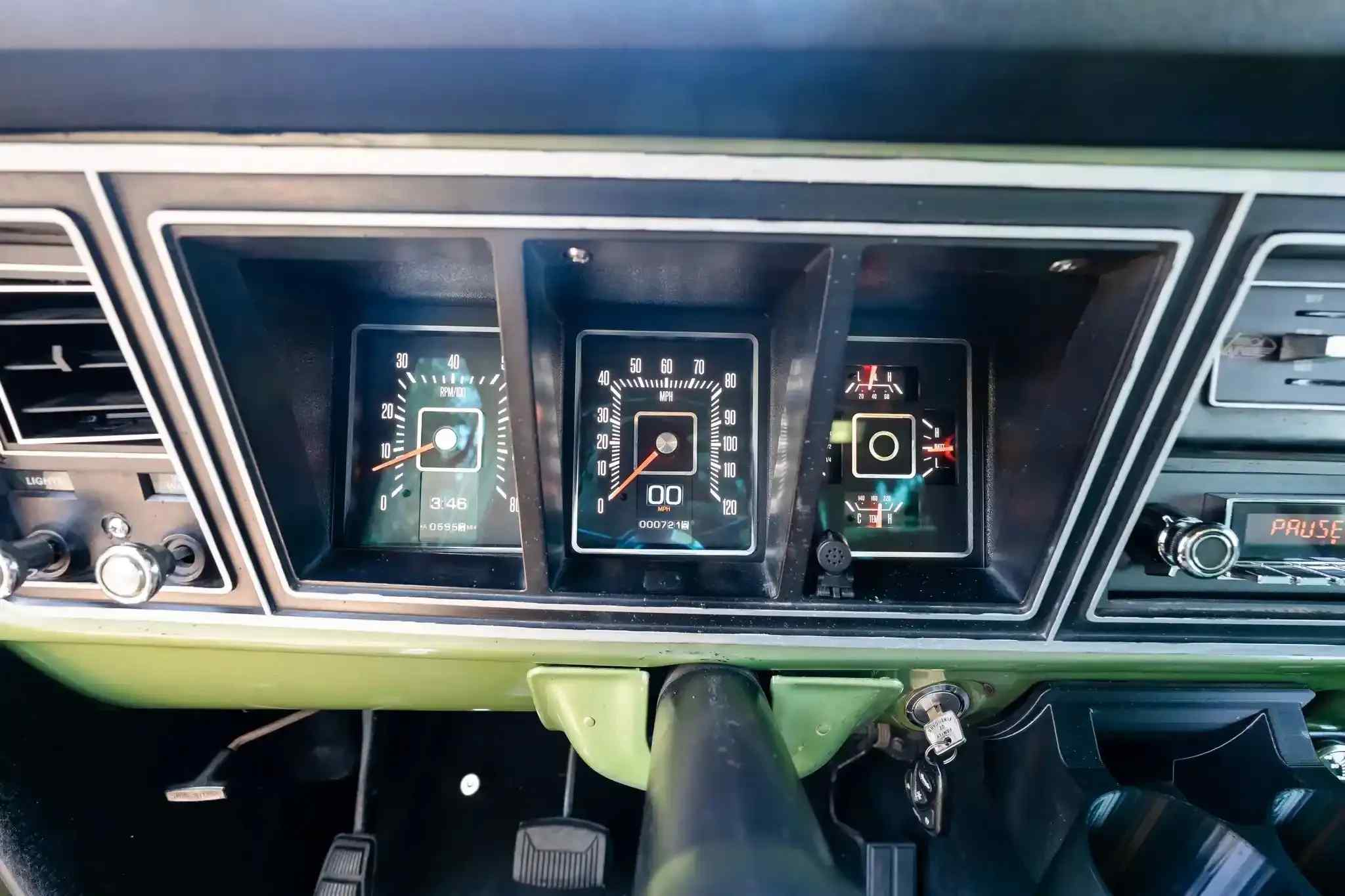 7.3L Turbo Diesel-Powered 1975 Ford F-250 4×4