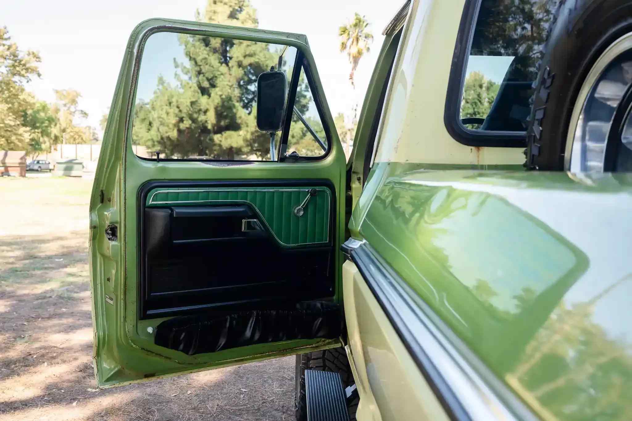 7.3L Turbo Diesel-Powered 1975 Ford F-250 4×4