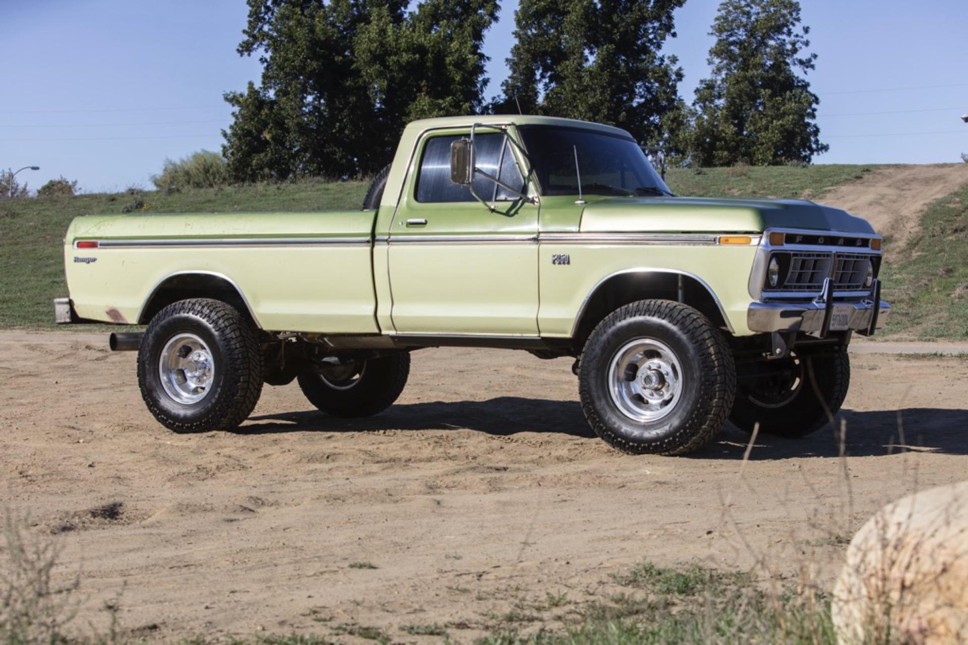 7.3L Turbo Diesel-Powered 1975 Ford F-250 4×4