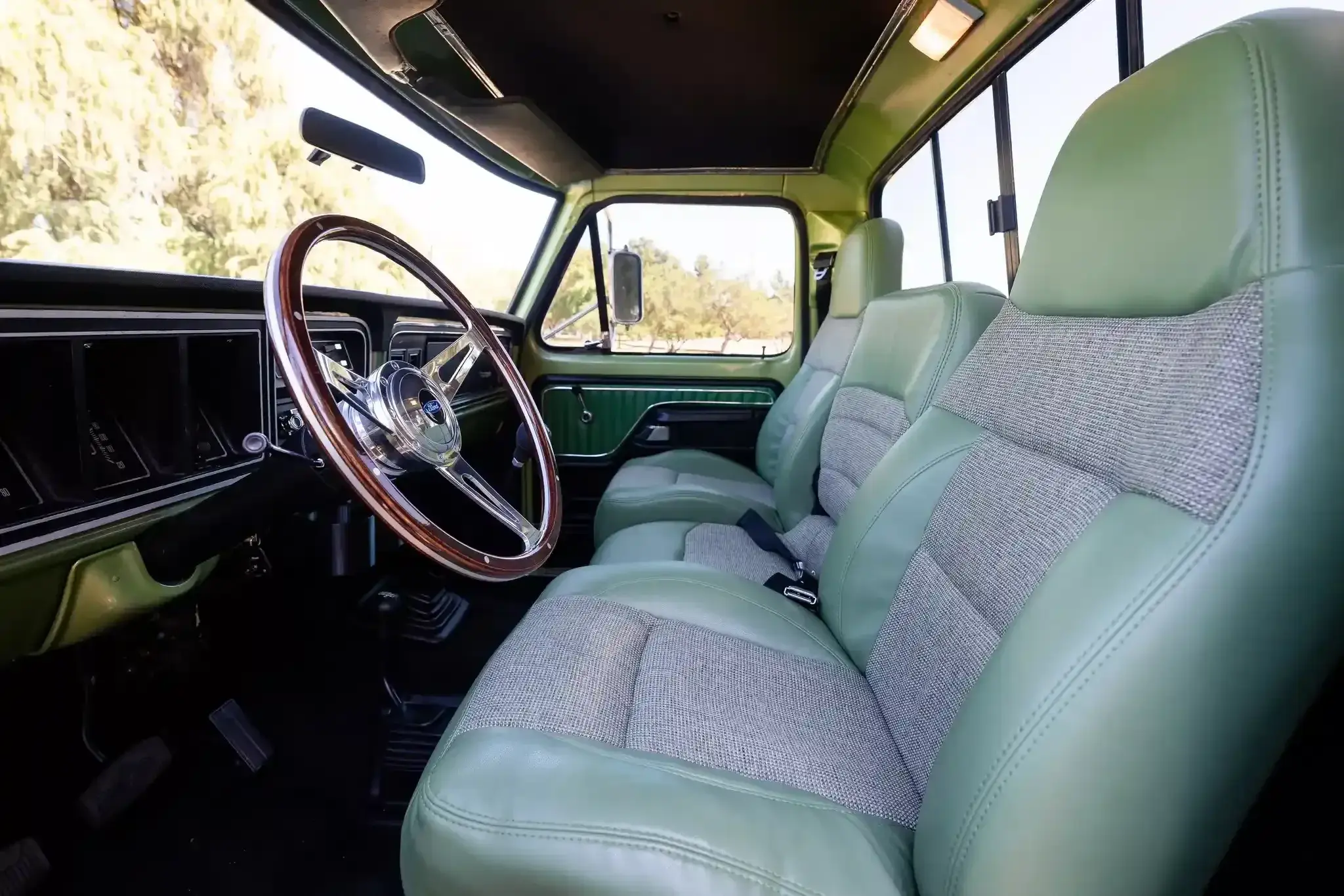 7.3L Turbo Diesel-Powered 1975 Ford F-250 4×4