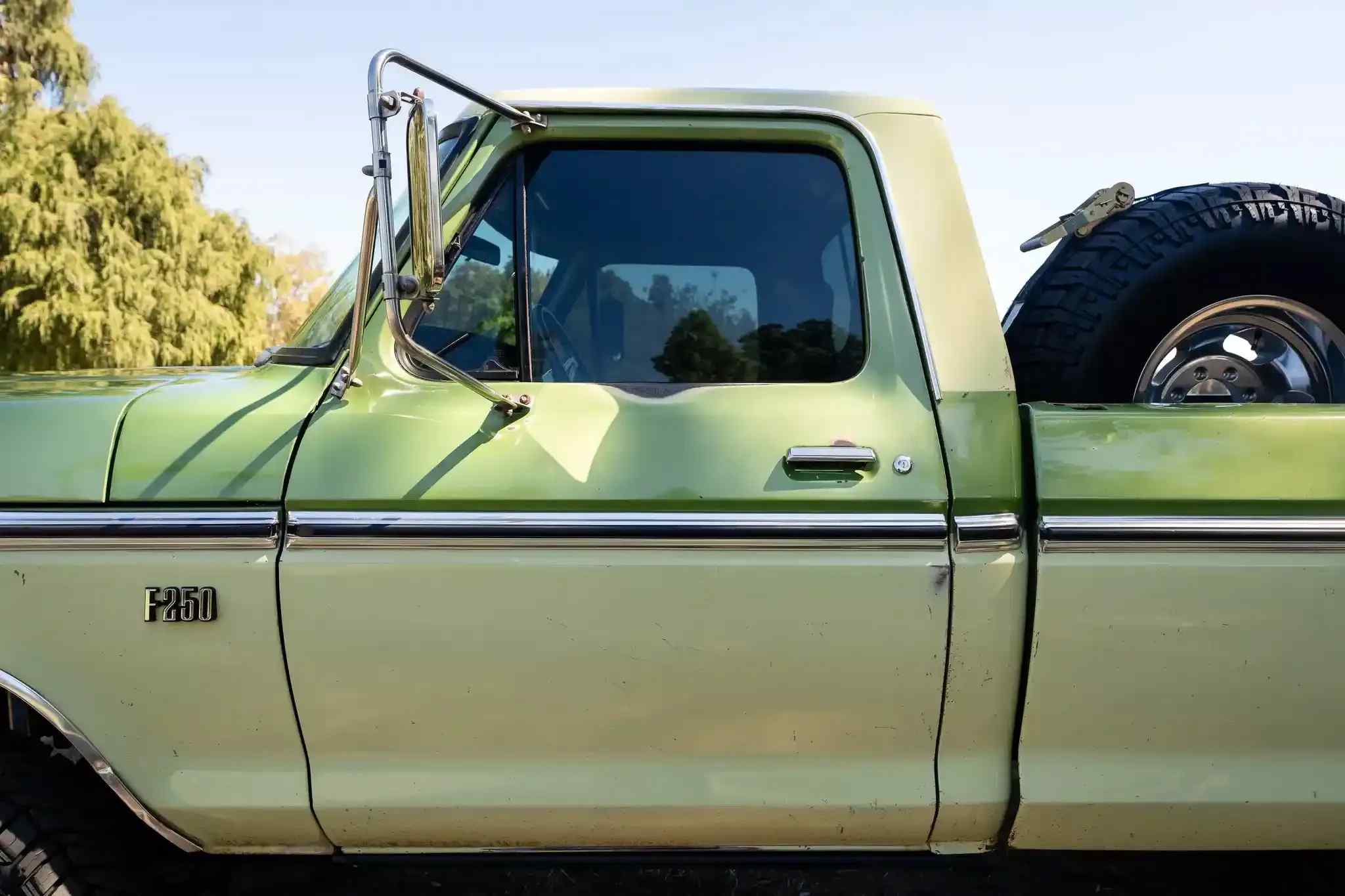7.3L Turbo Diesel-Powered 1975 Ford F-250 4×4