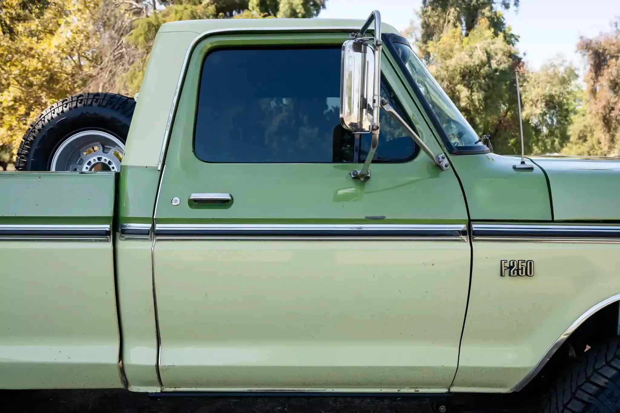 7.3L Turbo Diesel-Powered 1975 Ford F-250 4×4
