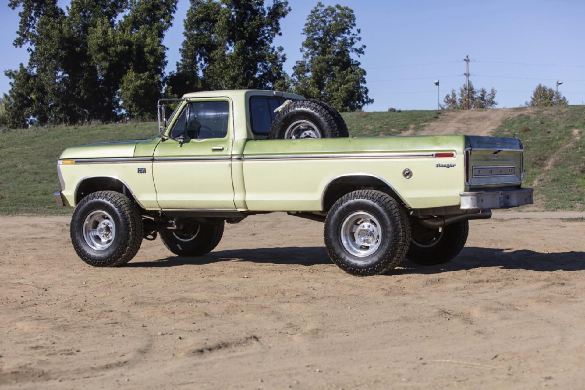 7.3L Turbo Diesel-Powered 1975 Ford F-250 4×4