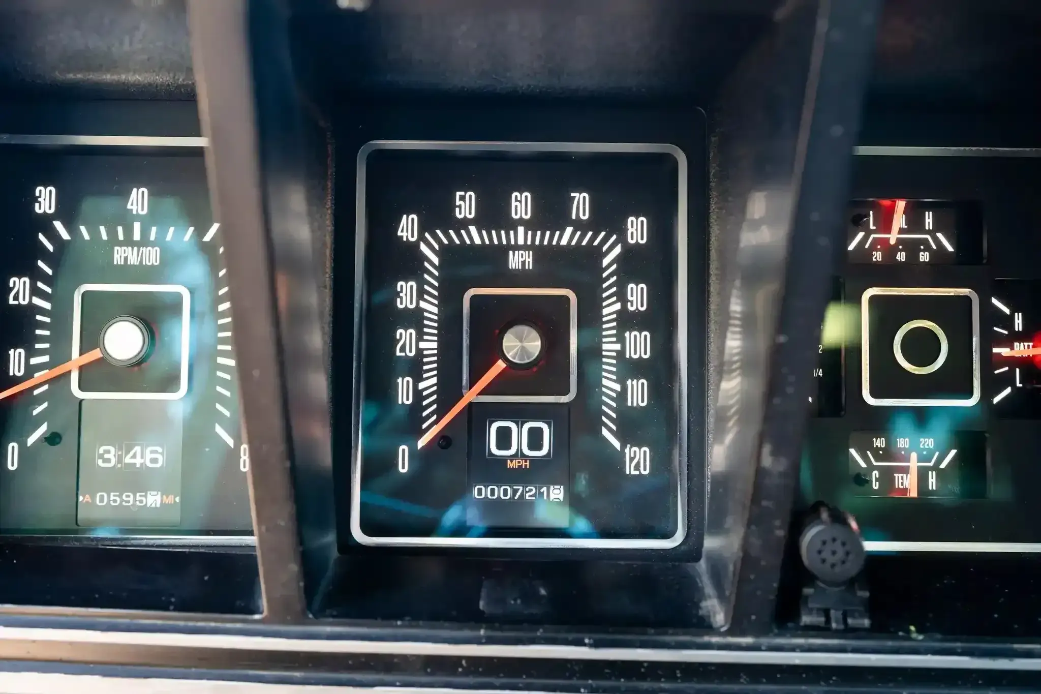 7.3L Turbo Diesel-Powered 1975 Ford F-250 4×4