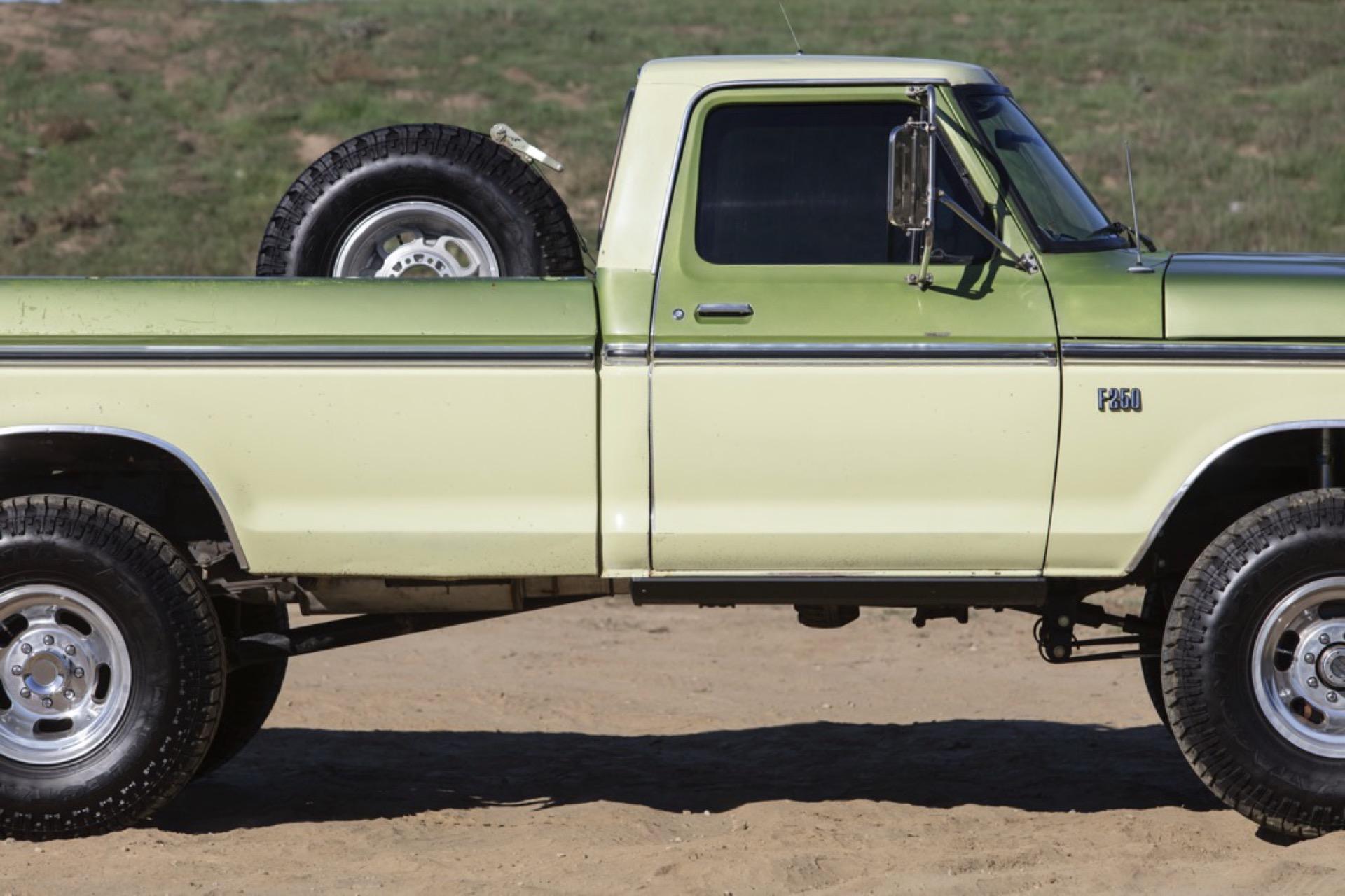 7.3L Turbo Diesel-Powered 1975 Ford F-250 4×4