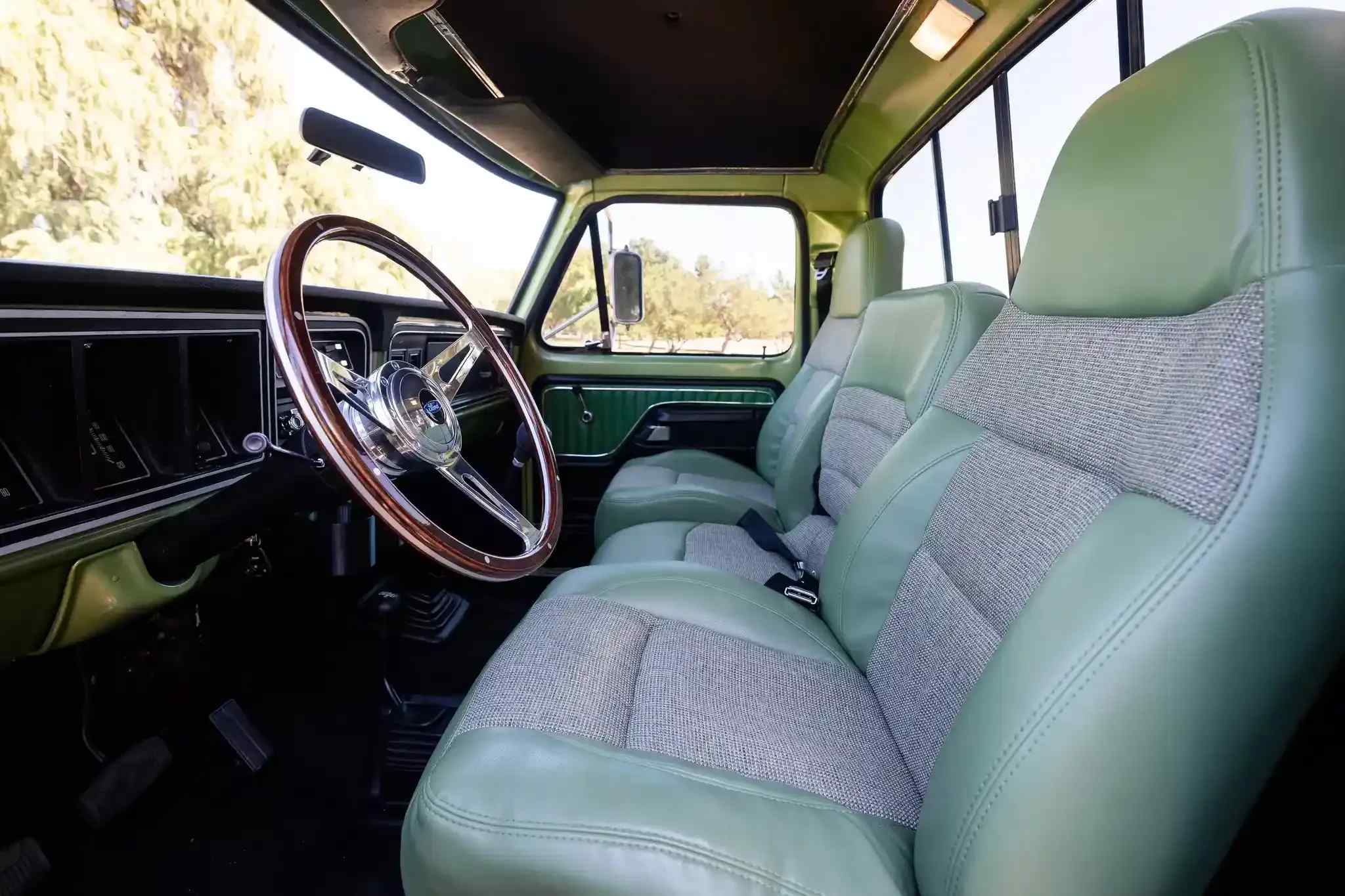 7.3L Turbo Diesel-Powered 1975 Ford F-250 4×4 - 3