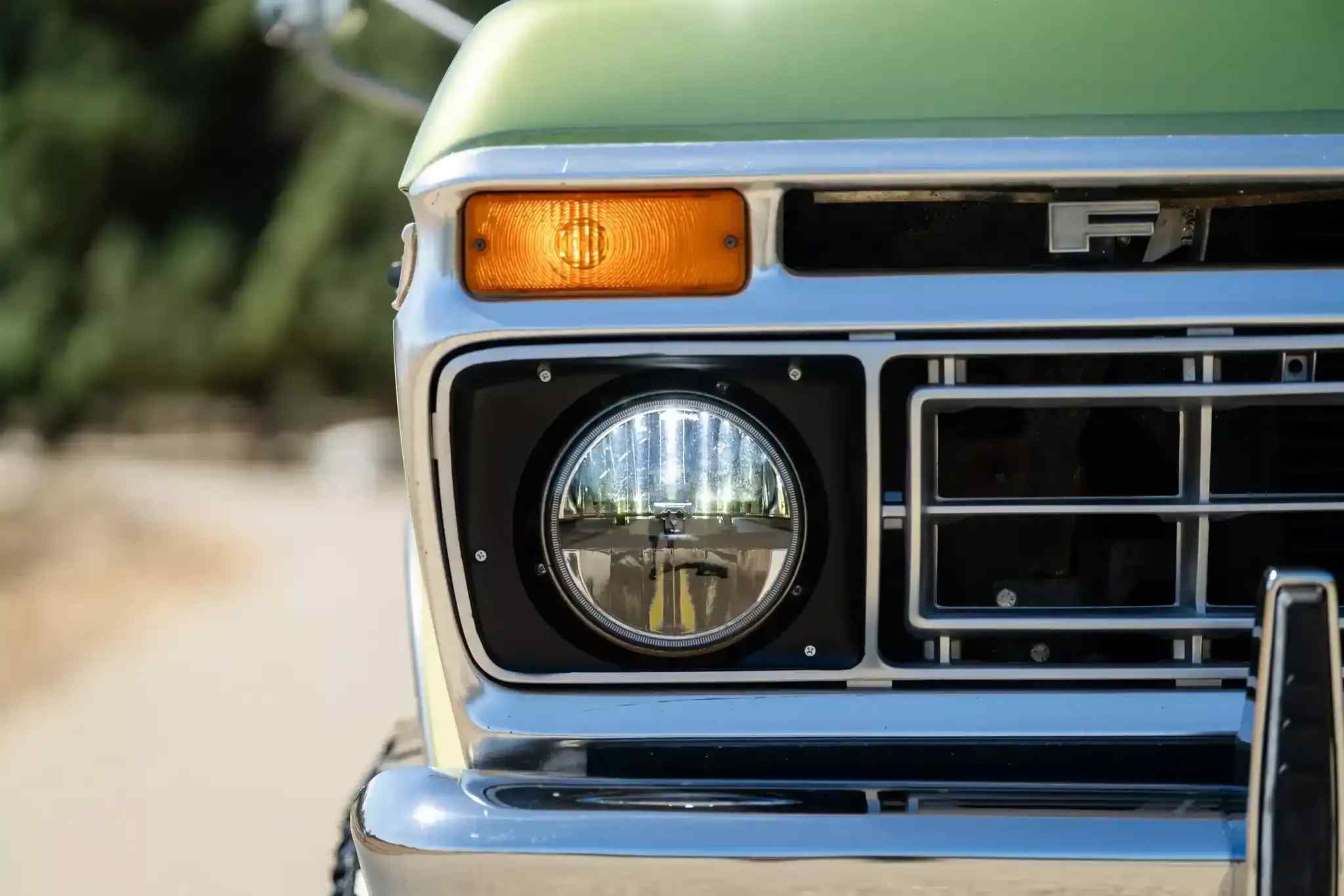 7.3L Turbo Diesel-Powered 1975 Ford F-250 4×4 - 5