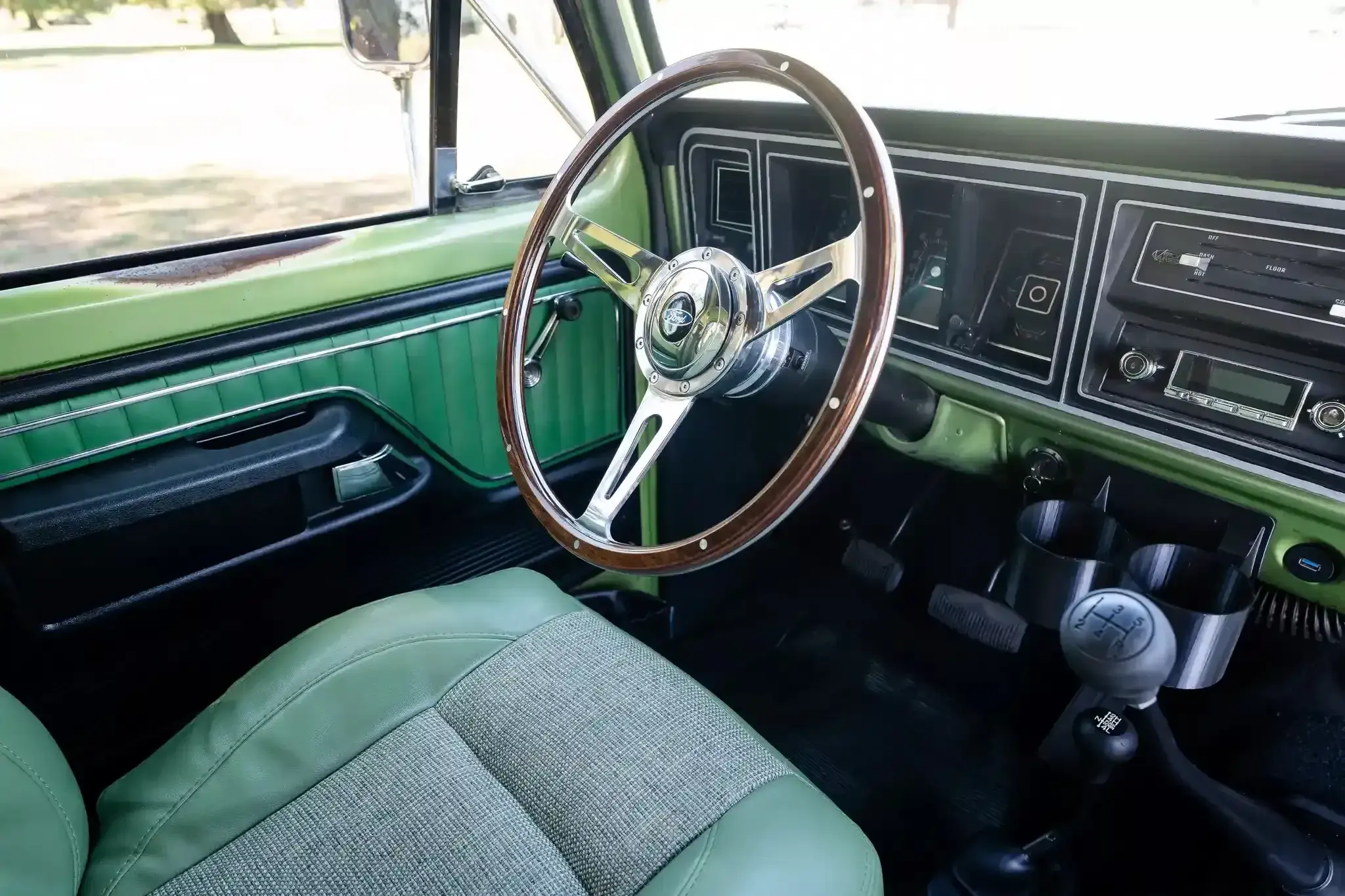 7.3L Turbo Diesel-Powered 1975 Ford F-250 4×4