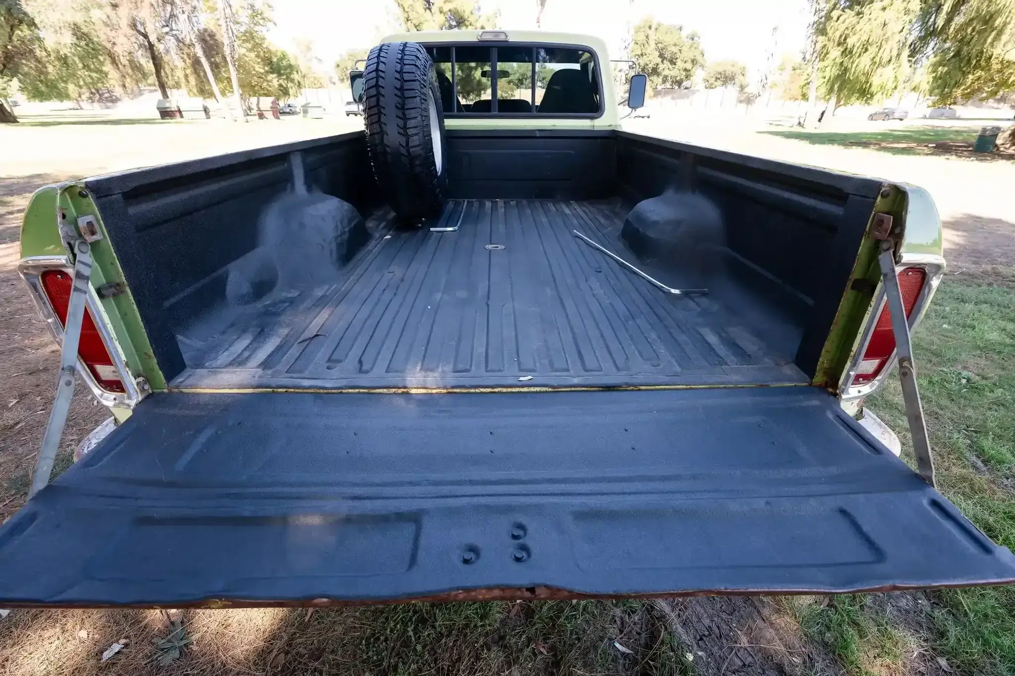 7.3L Turbo Diesel-Powered 1975 Ford F-250 4×4