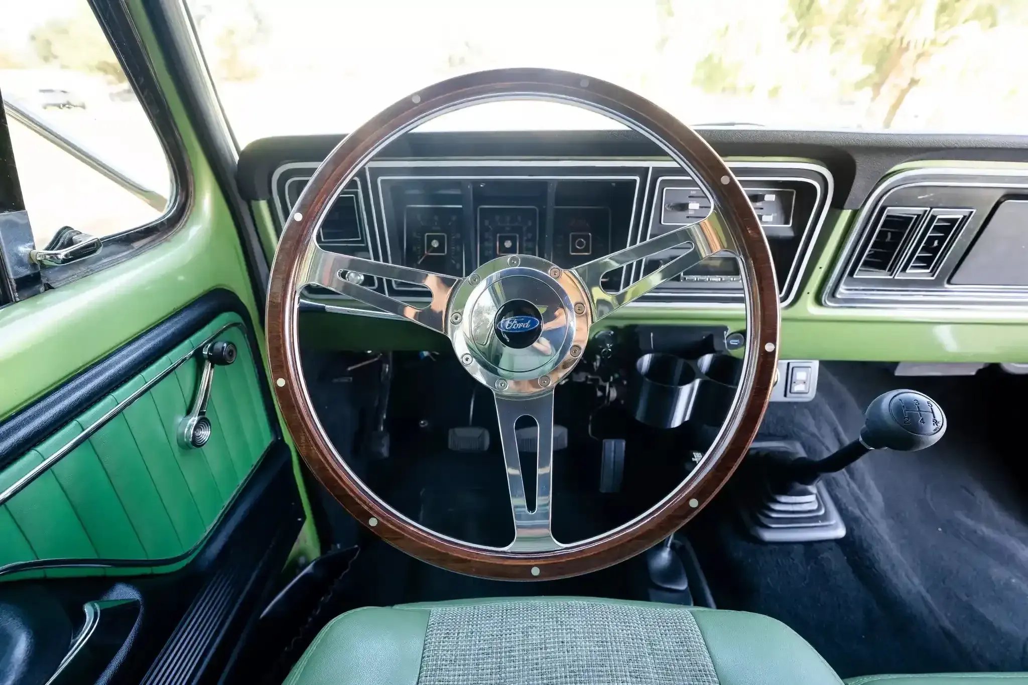 7.3L Turbo Diesel-Powered 1975 Ford F-250 4×4